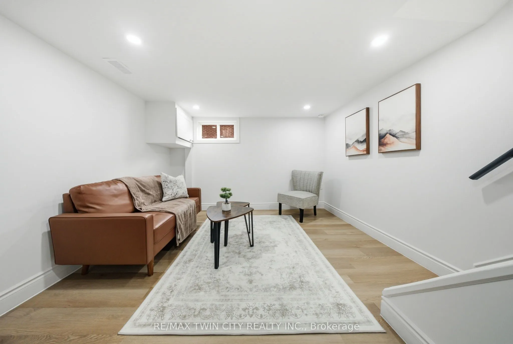 24 Park Road N