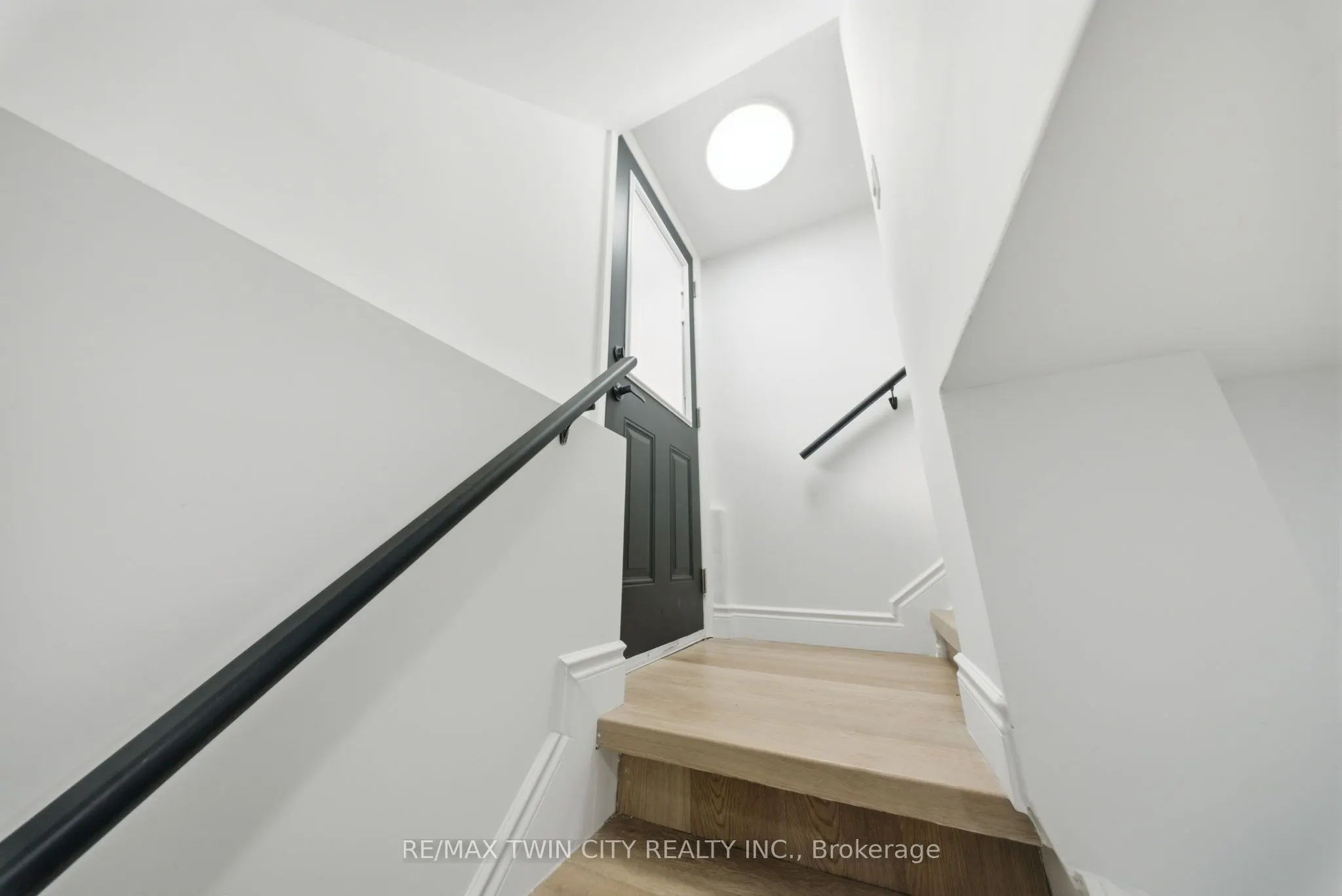 24 Park Road N