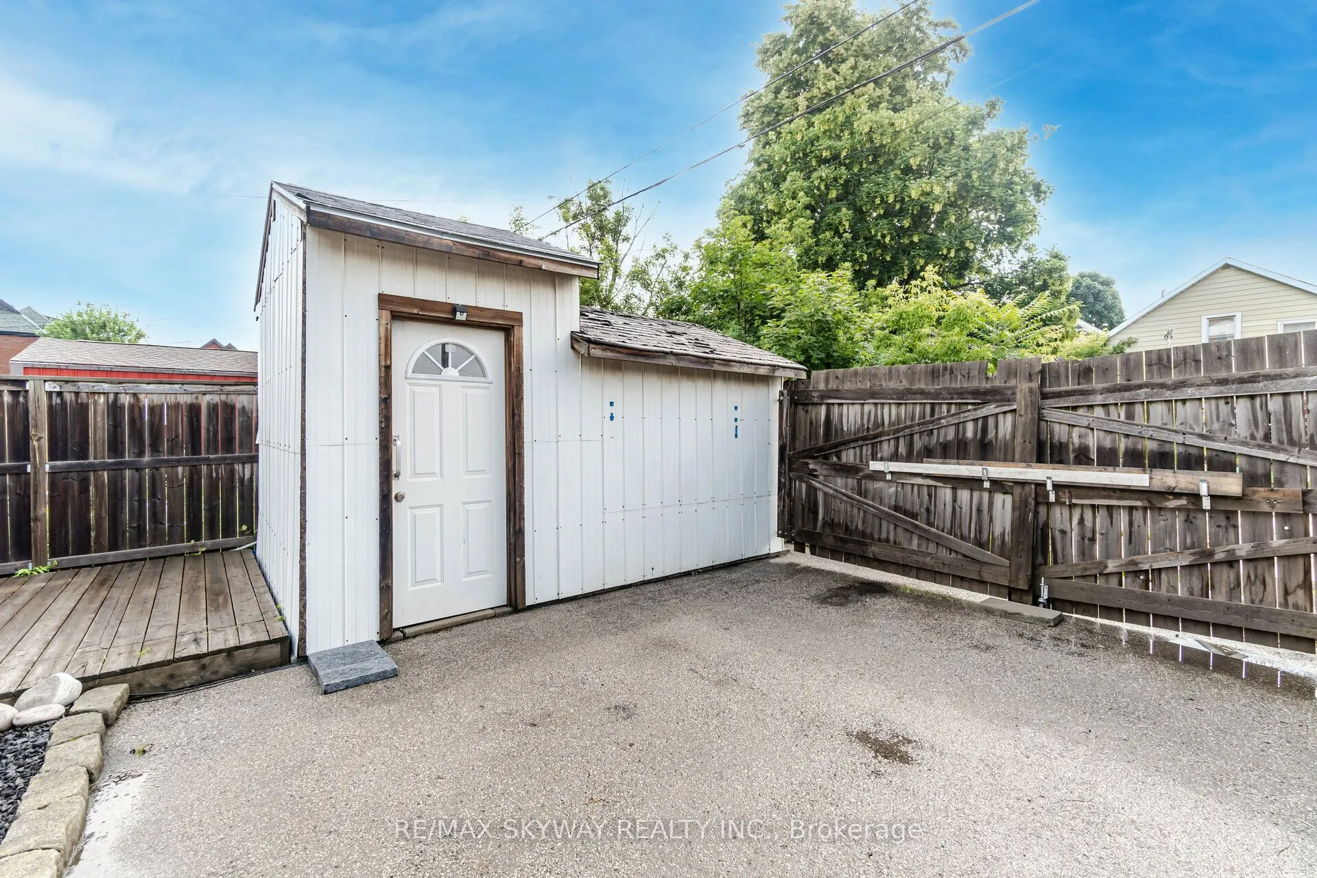 242 East Avenue N
