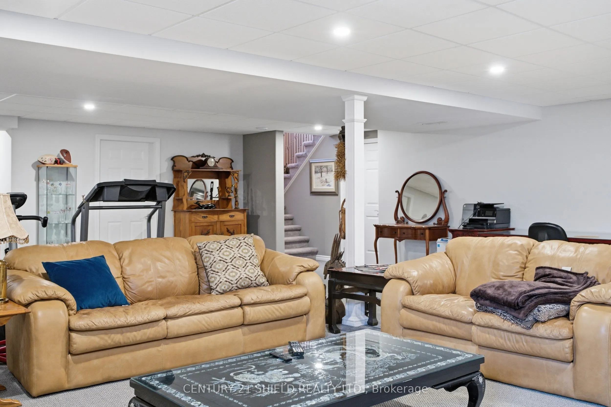 3822 LAKESIDE Drive