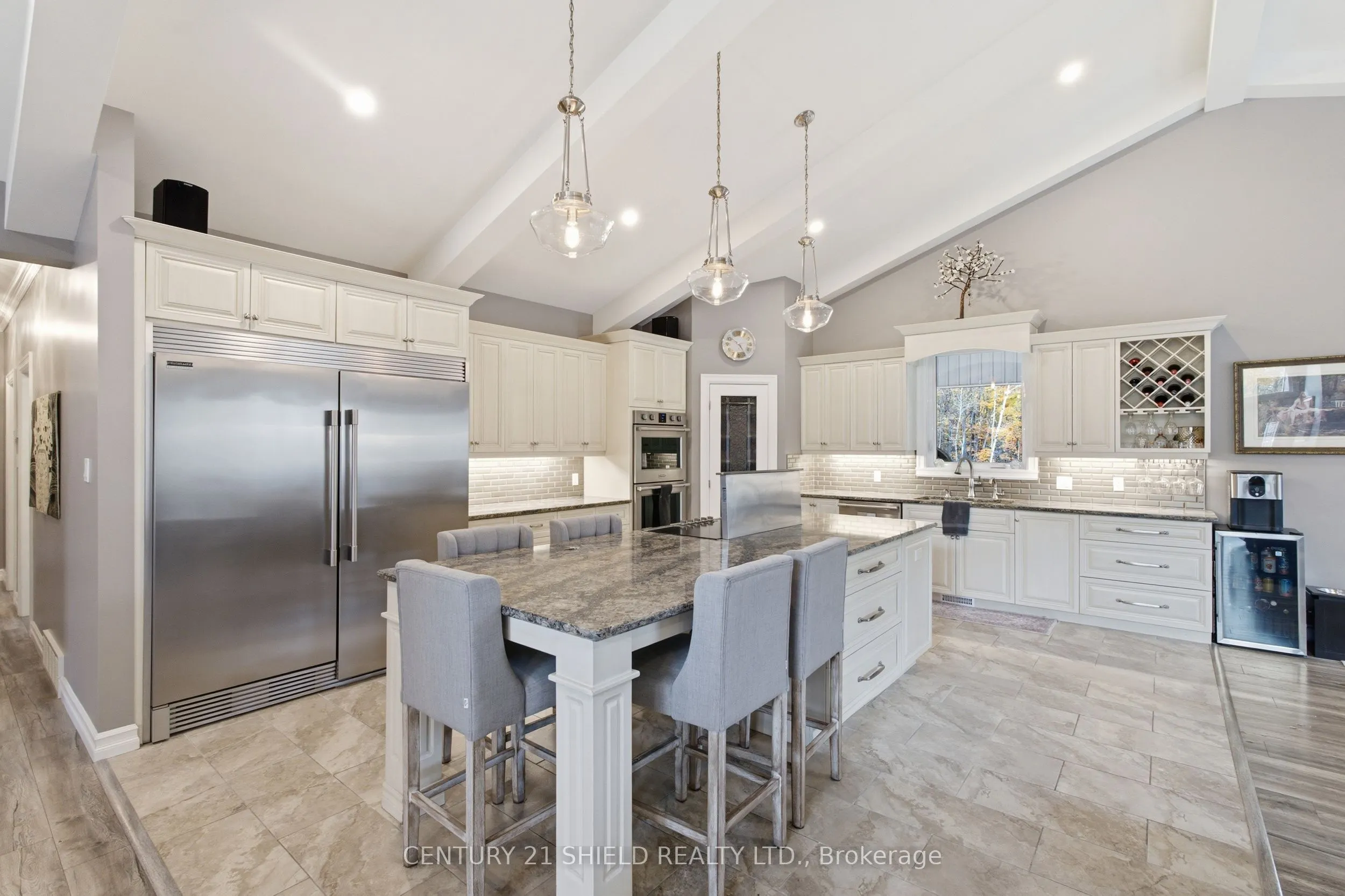 3822 LAKESIDE Drive
