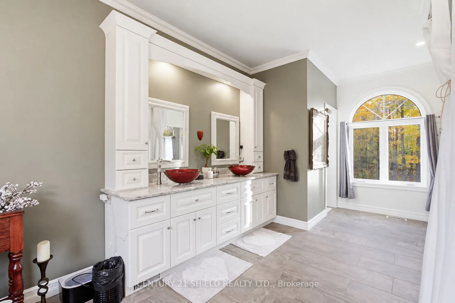 3822 LAKESIDE Drive