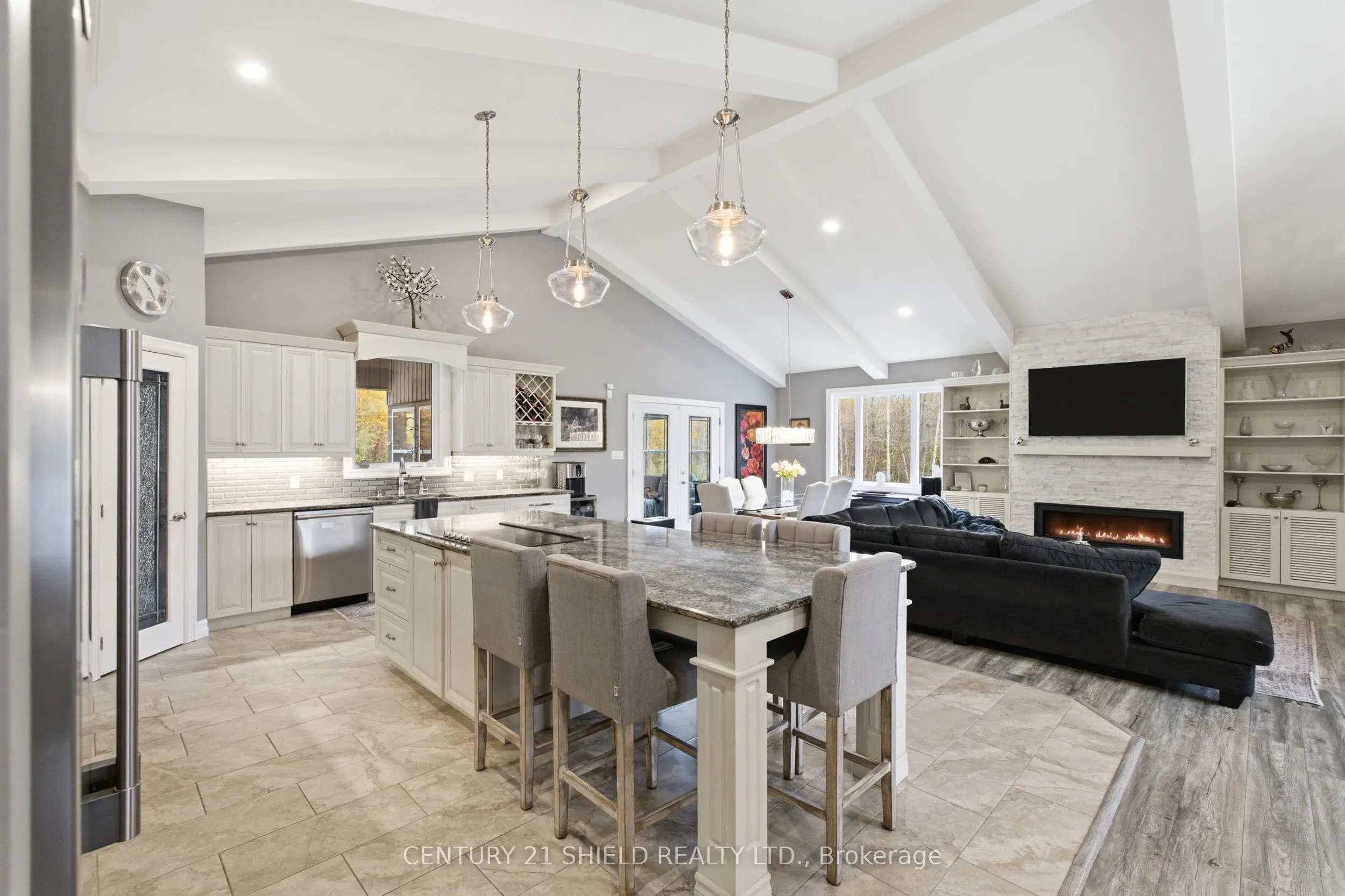 3822 LAKESIDE Drive