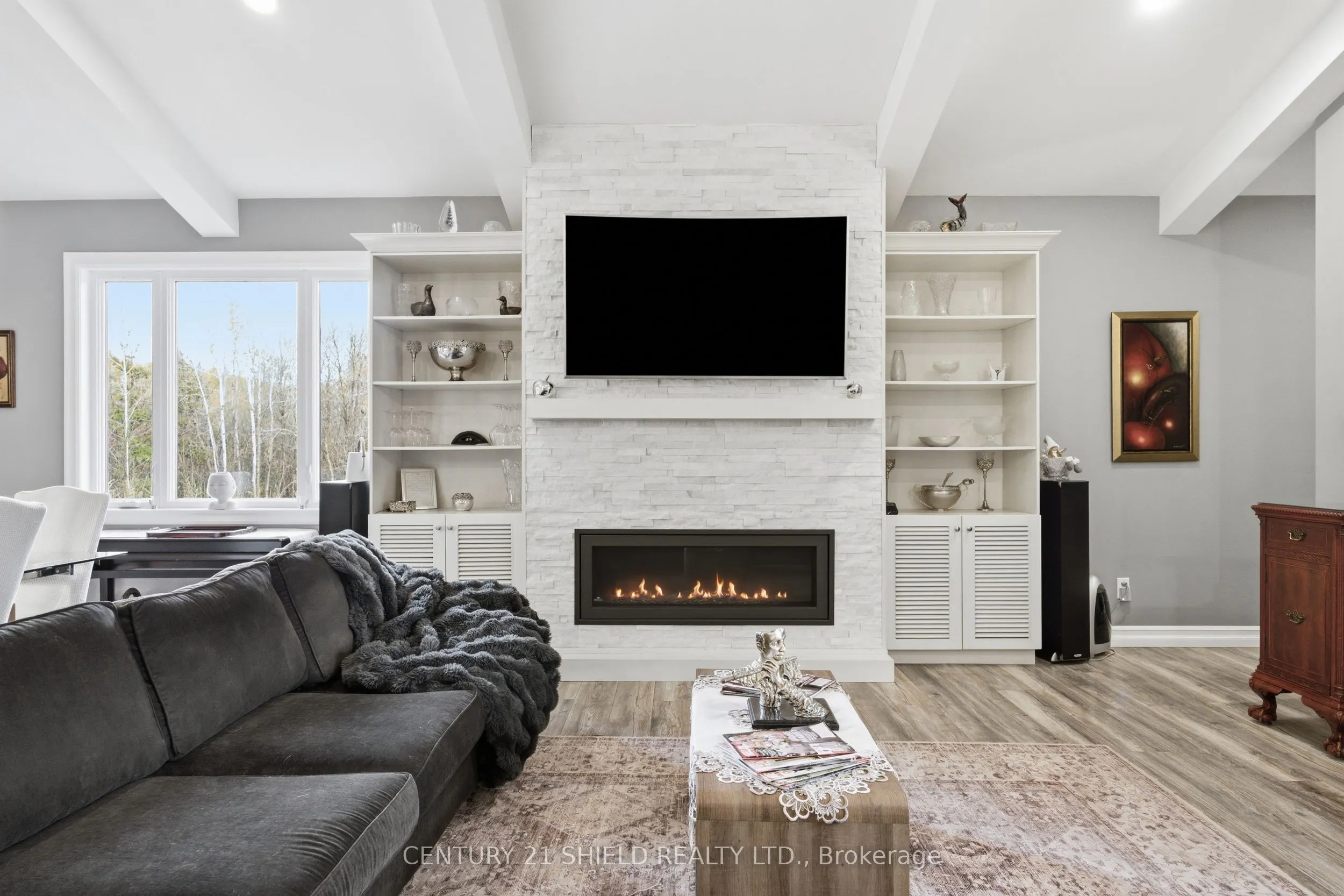 3822 LAKESIDE Drive