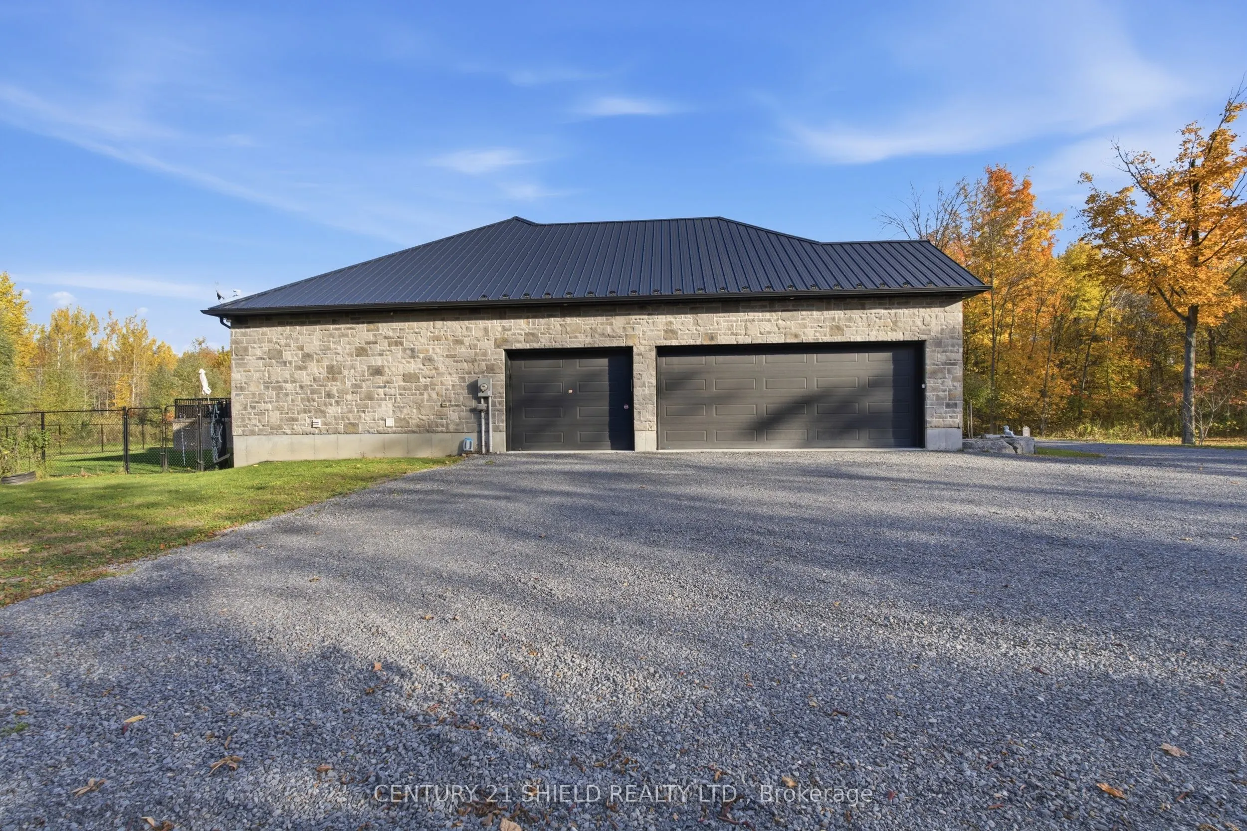 3822 LAKESIDE Drive