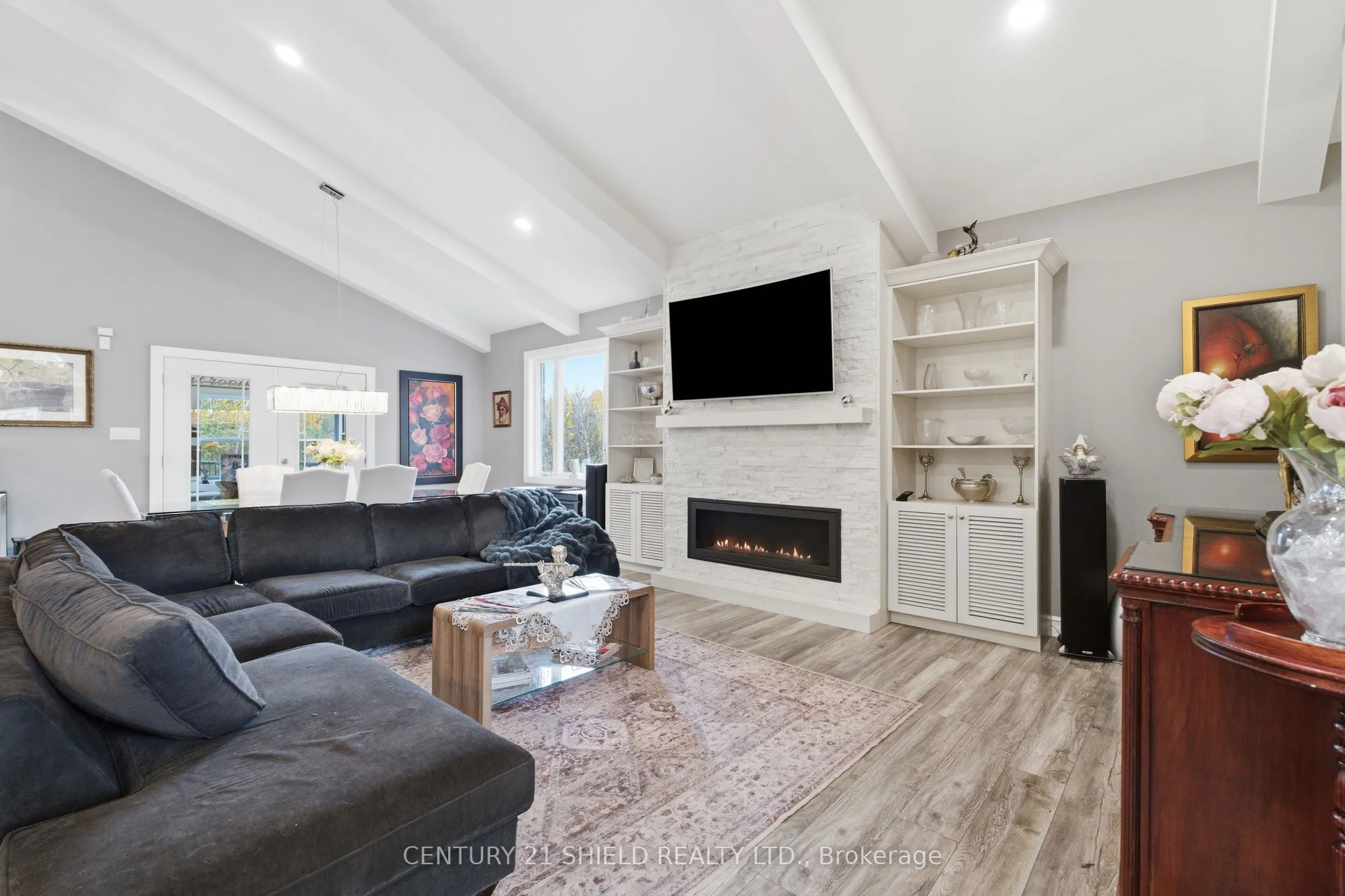 3822 LAKESIDE Drive