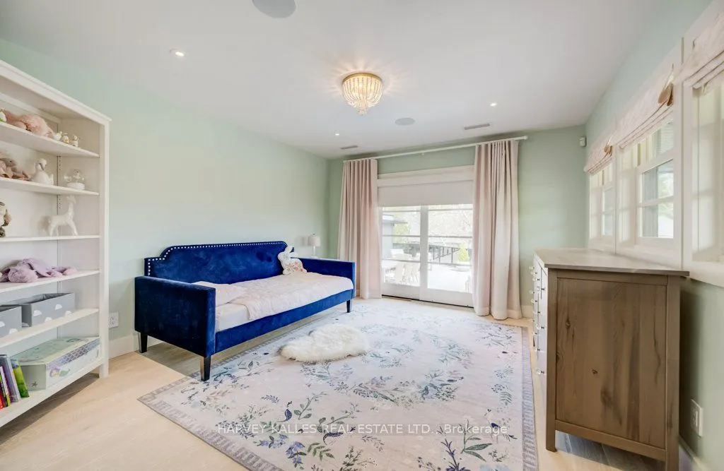8 Westgate Walk