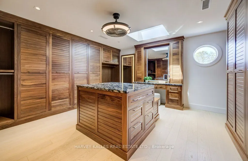 8 Westgate Walk