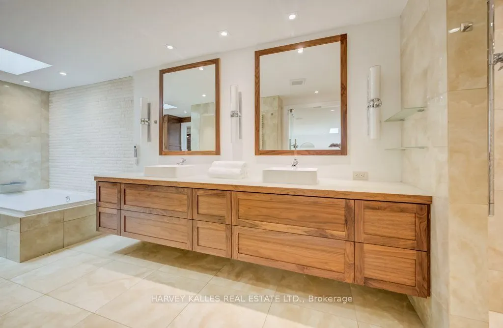 8 Westgate Walk