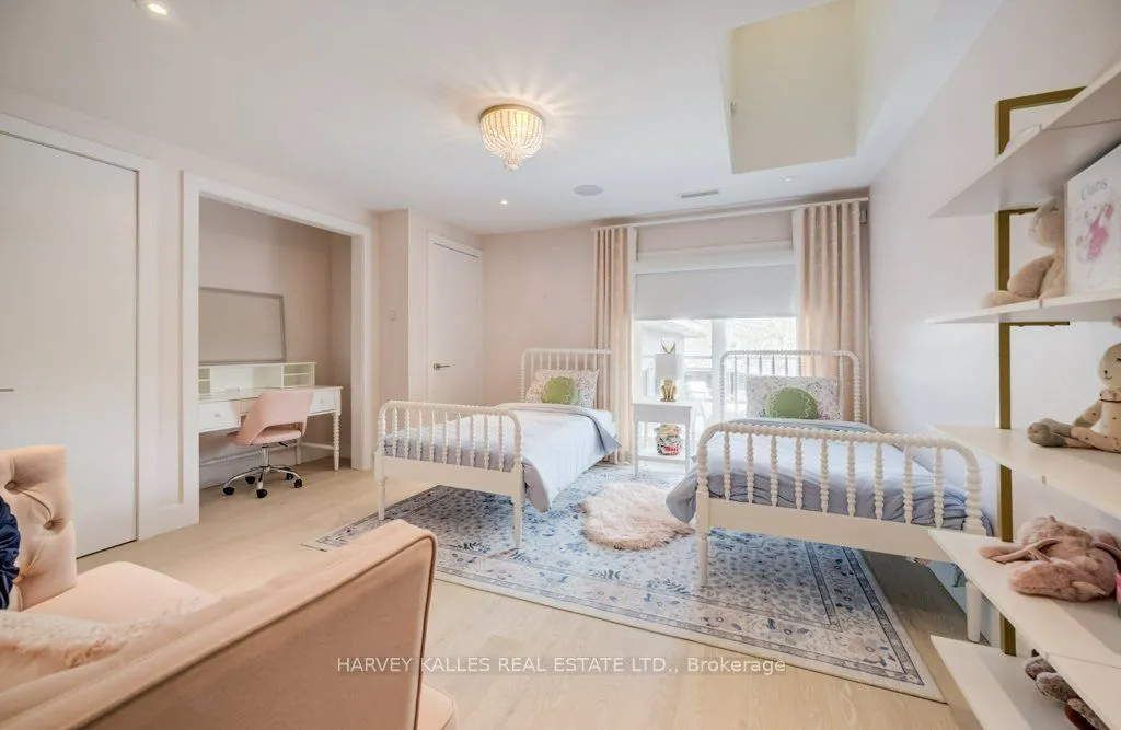 8 Westgate Walk
