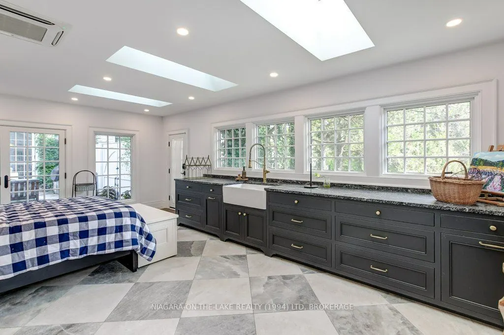 235 Simcoe Street