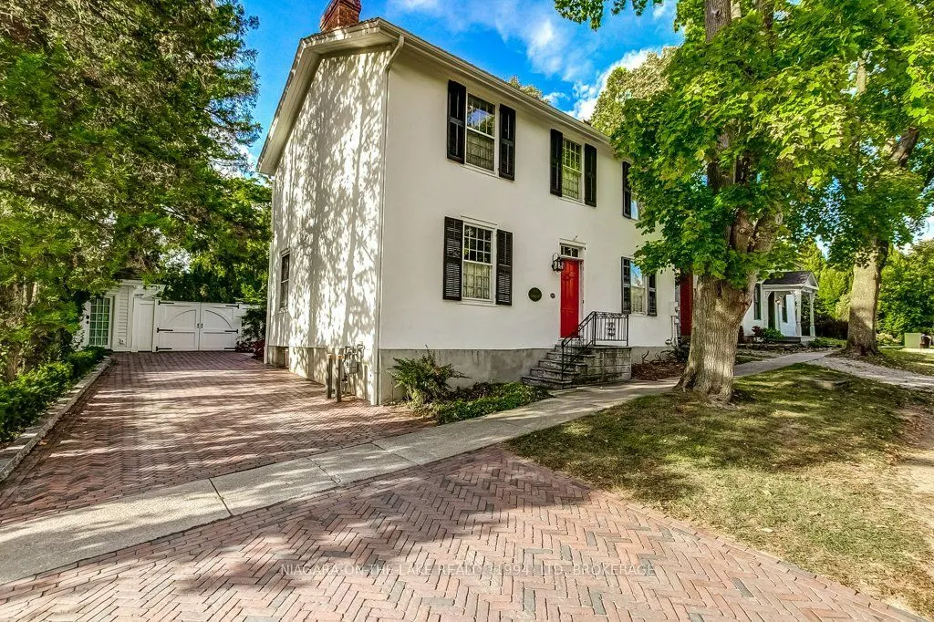235 Simcoe Street