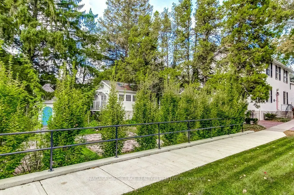 235 Simcoe Street