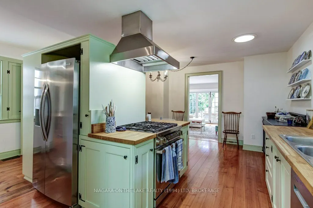 235 Simcoe Street