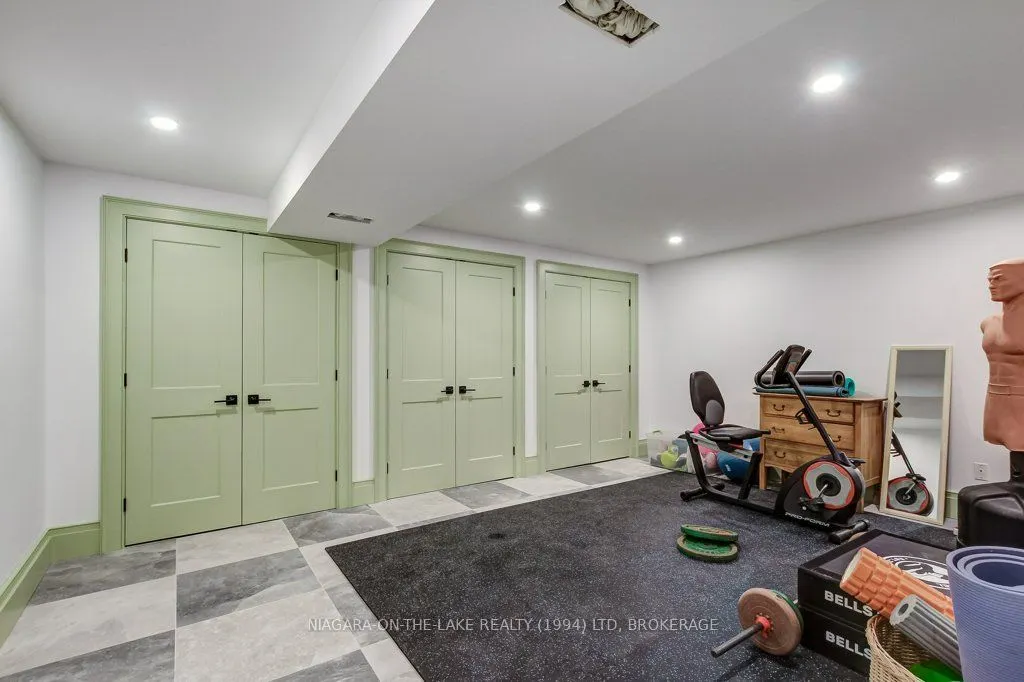 235 Simcoe Street