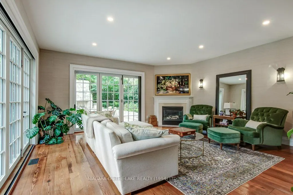 235 Simcoe Street