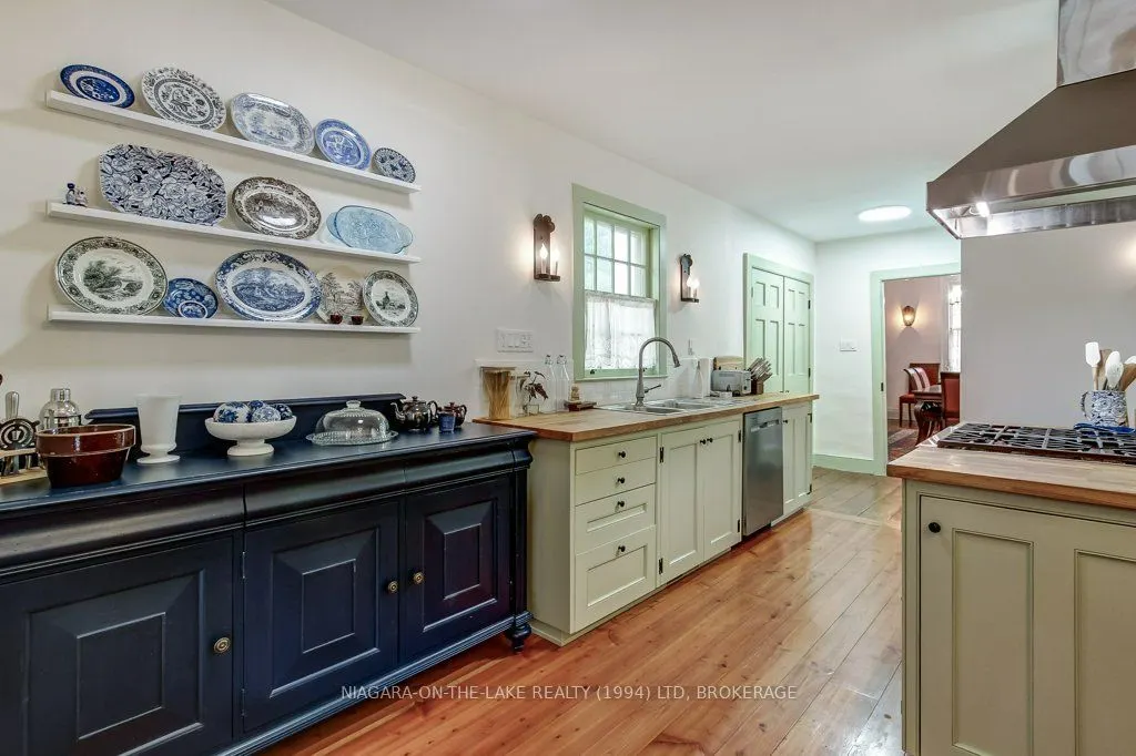 235 Simcoe Street