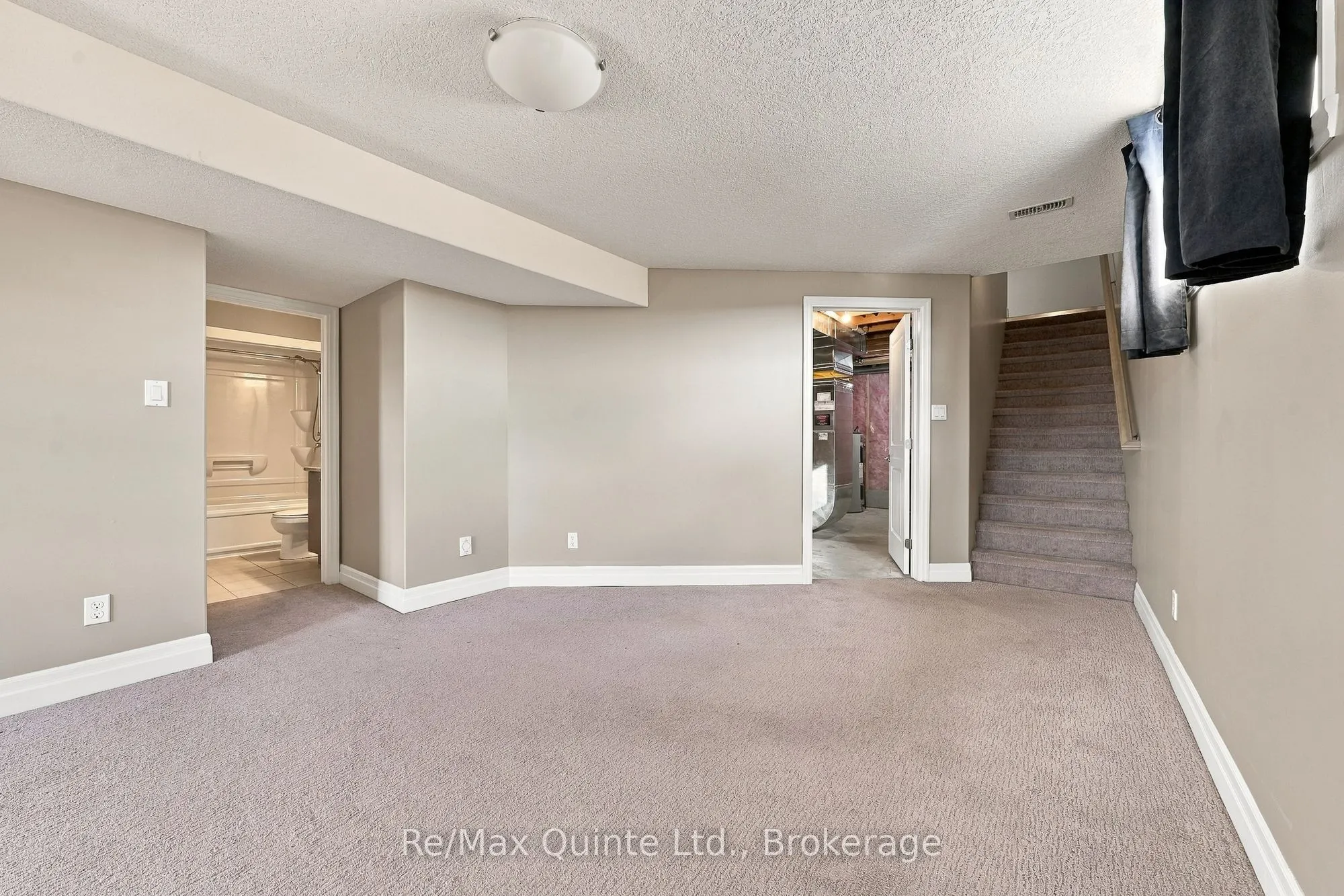 32 Cortland Crescent