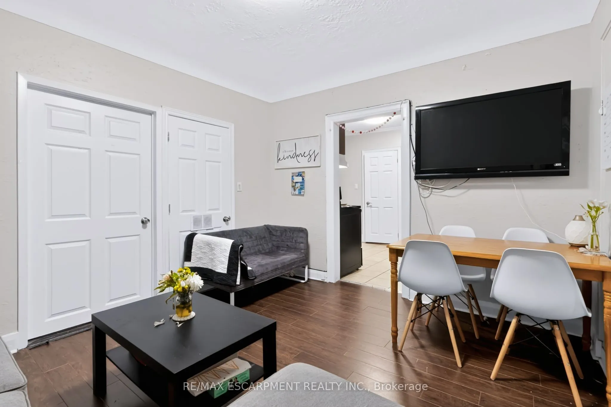27 Forsyth Avenue S