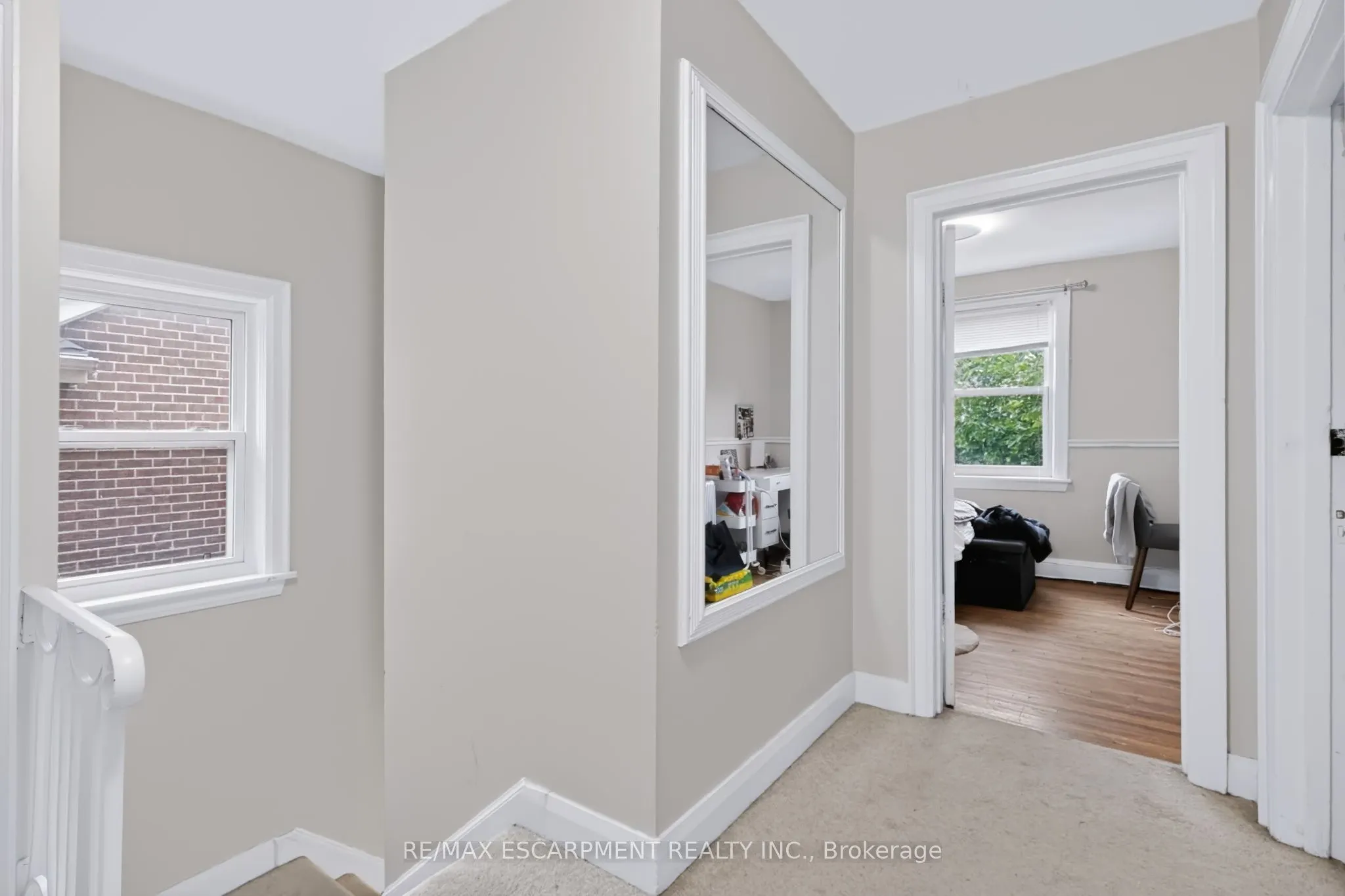27 Forsyth Avenue S