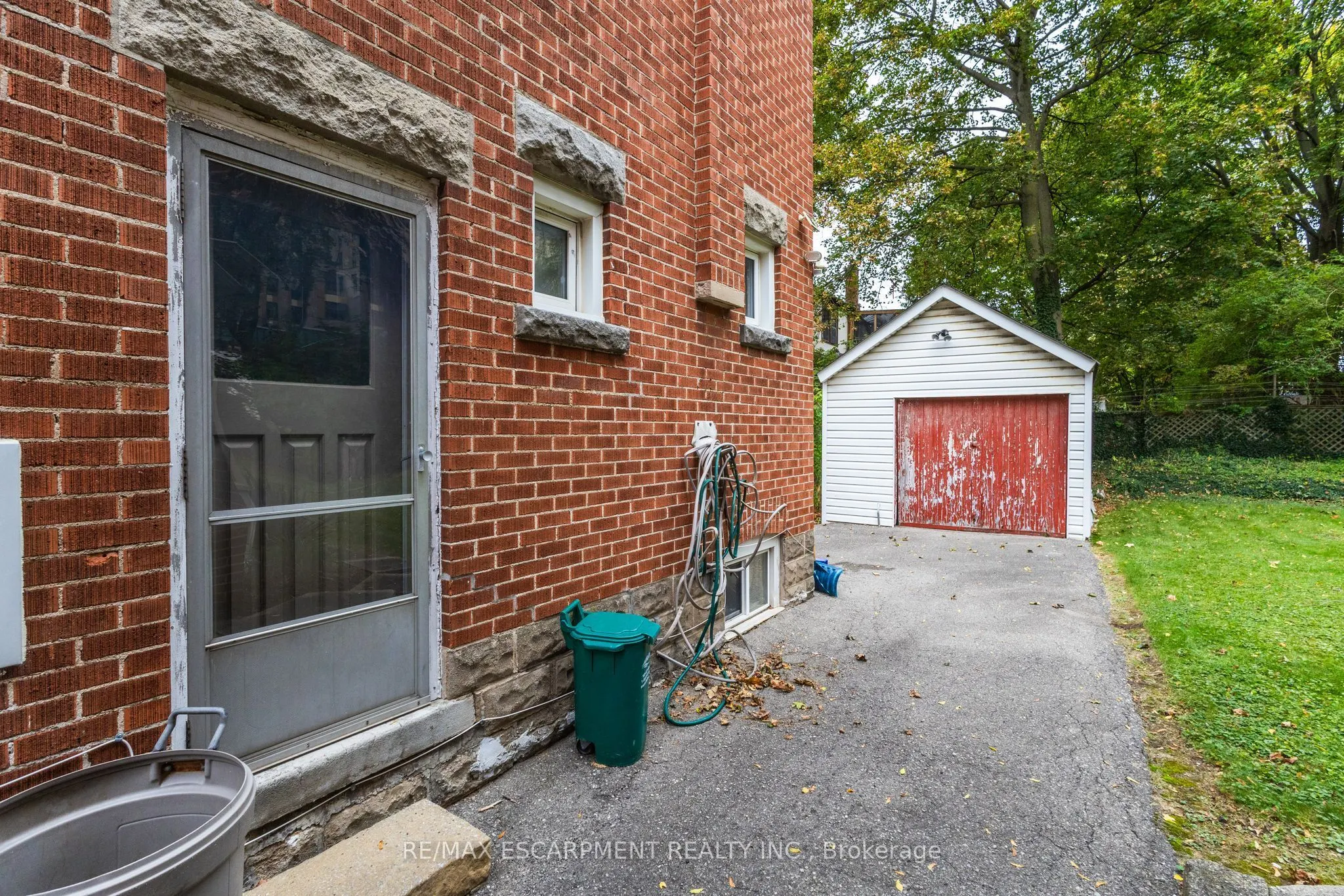 27 Forsyth Avenue S