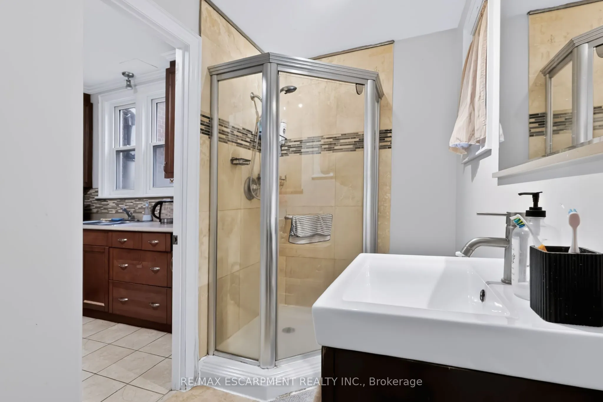 27 Forsyth Avenue S