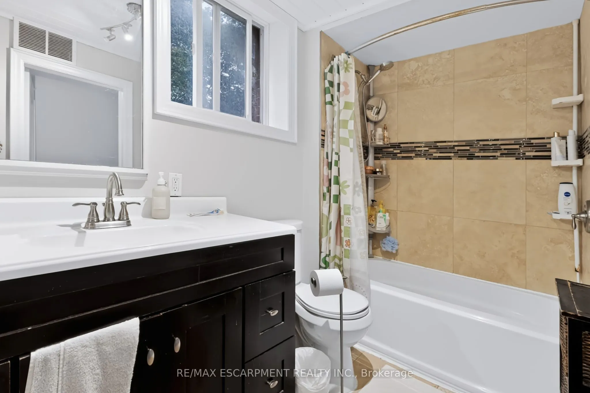 27 Forsyth Avenue S