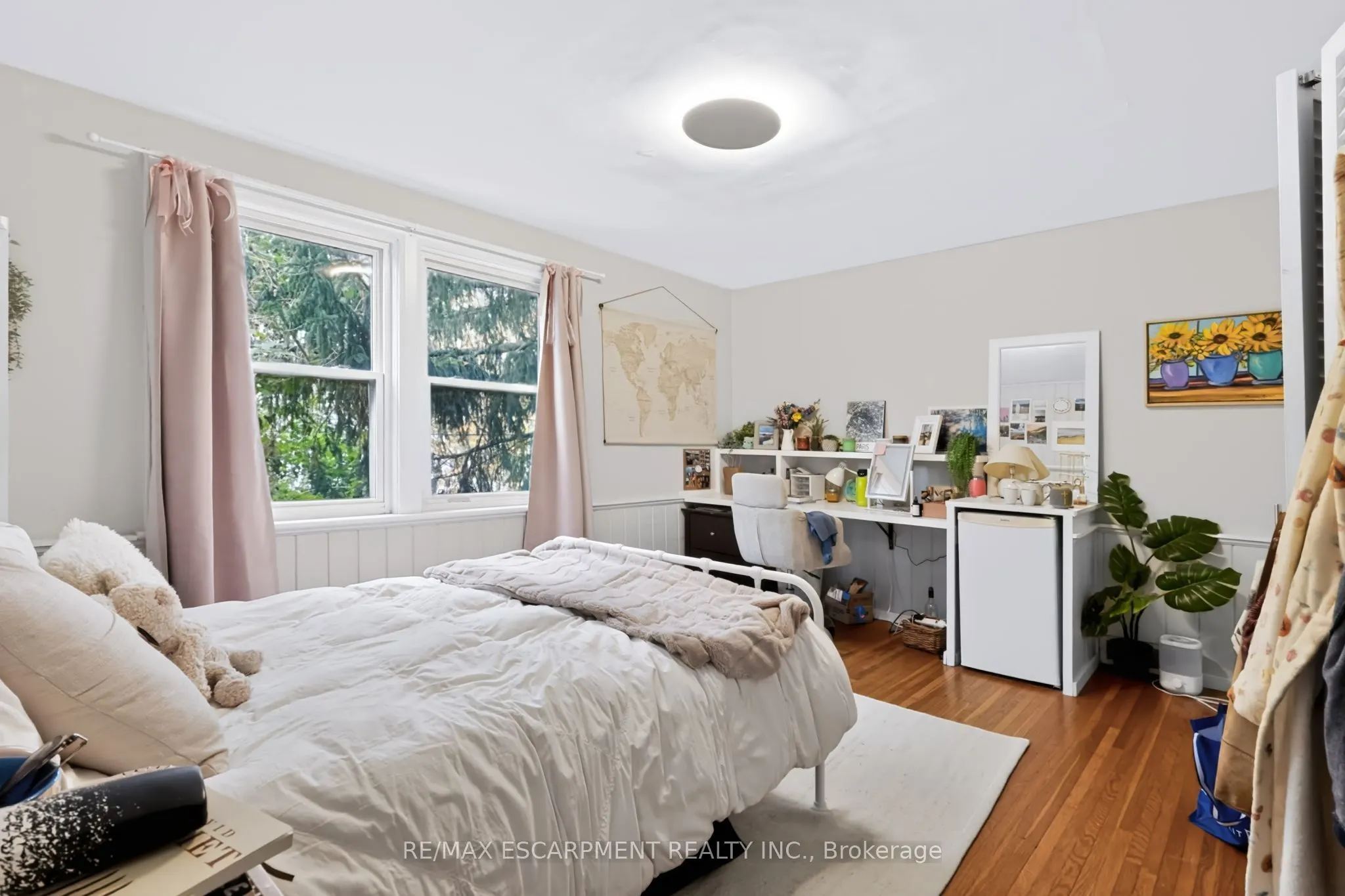 27 Forsyth Avenue S