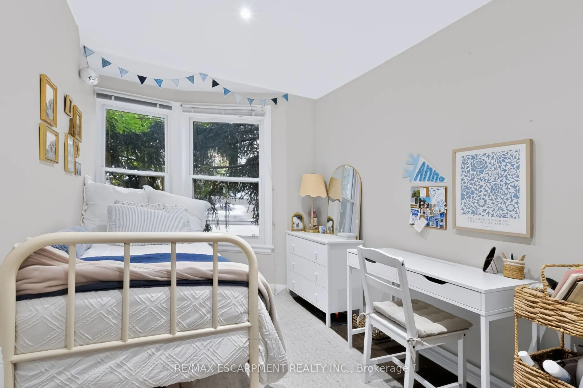 27 Forsyth Avenue S