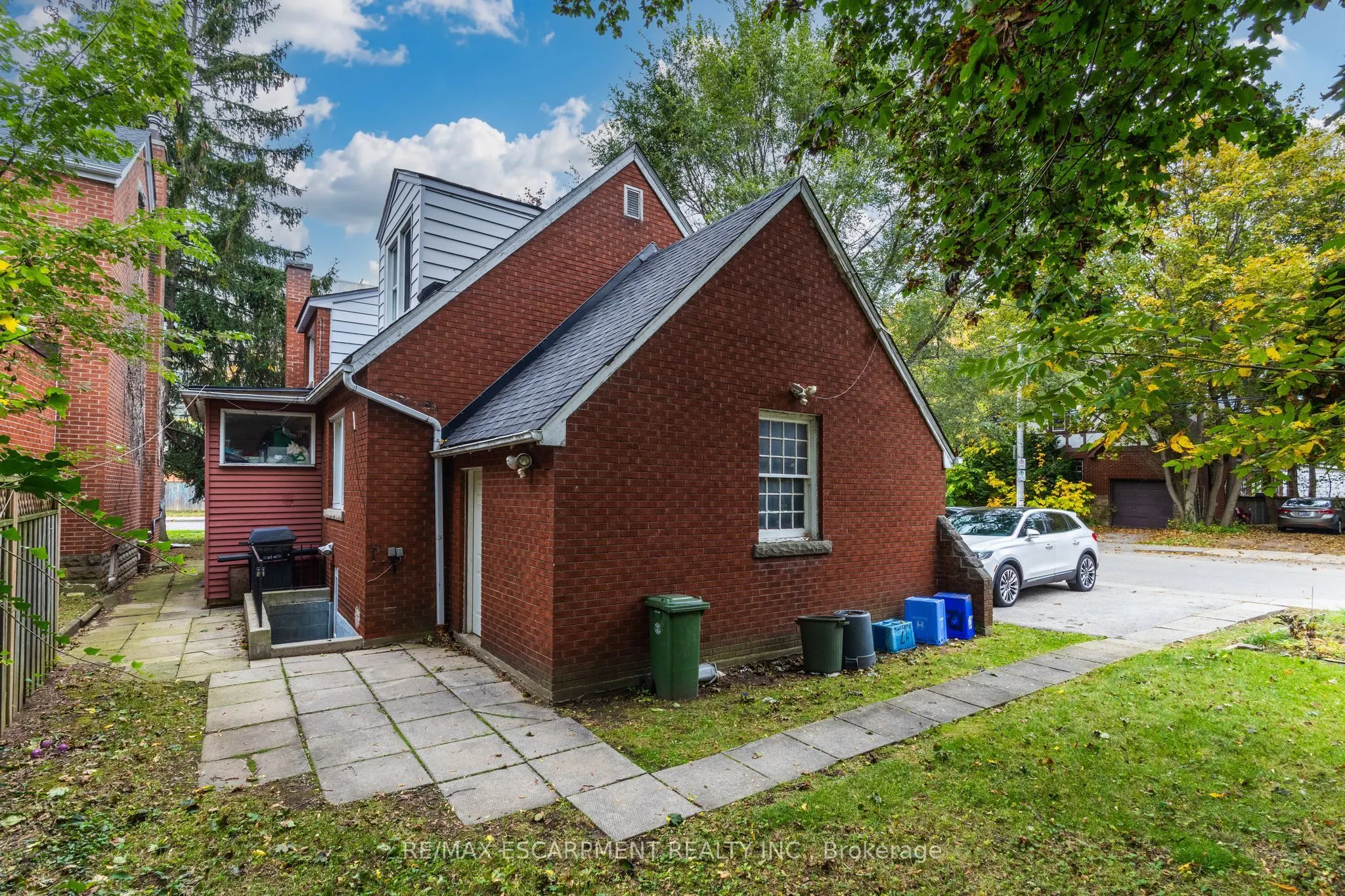 23 Forsyth Avenue S