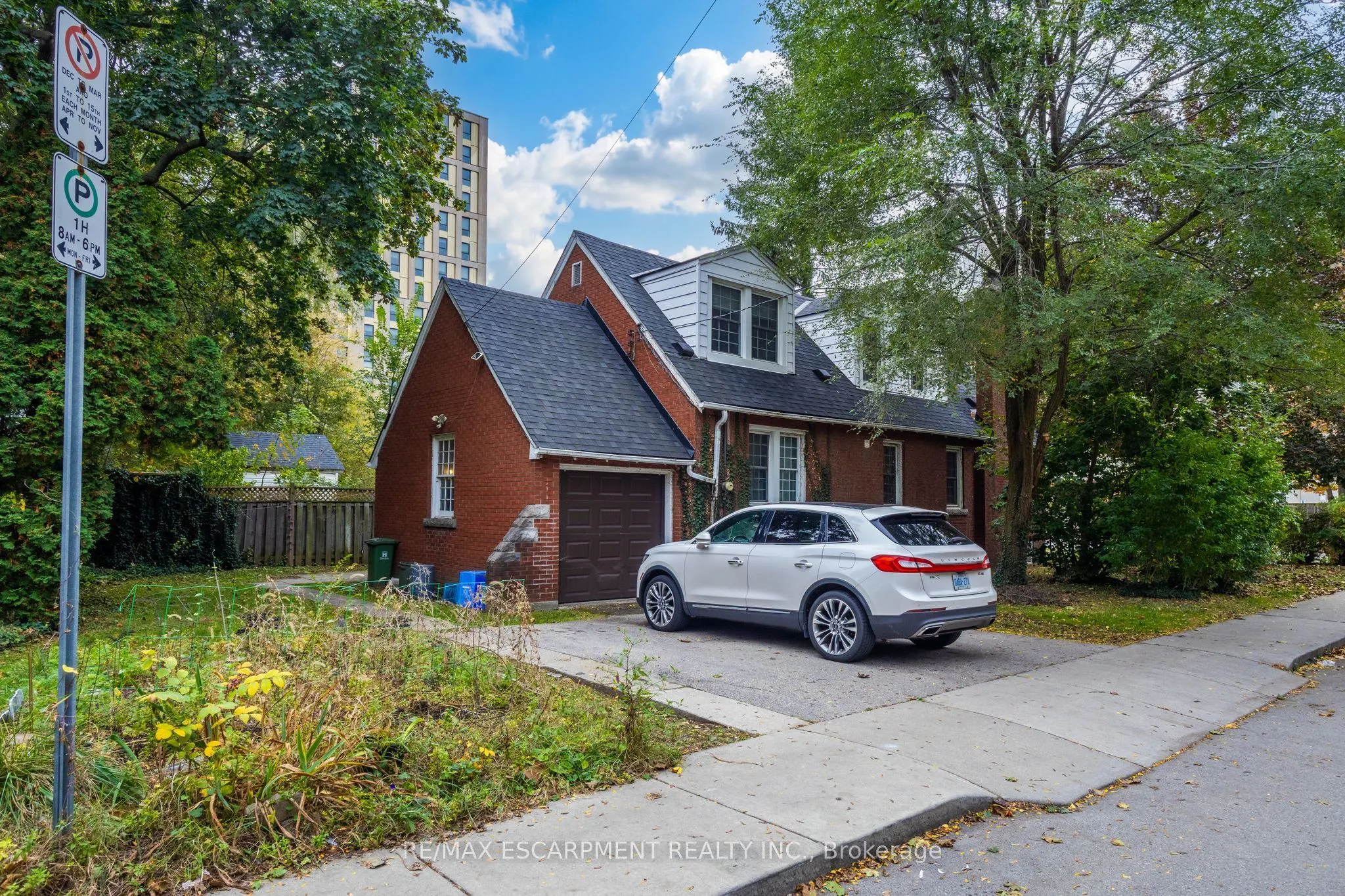 23 Forsyth Avenue S