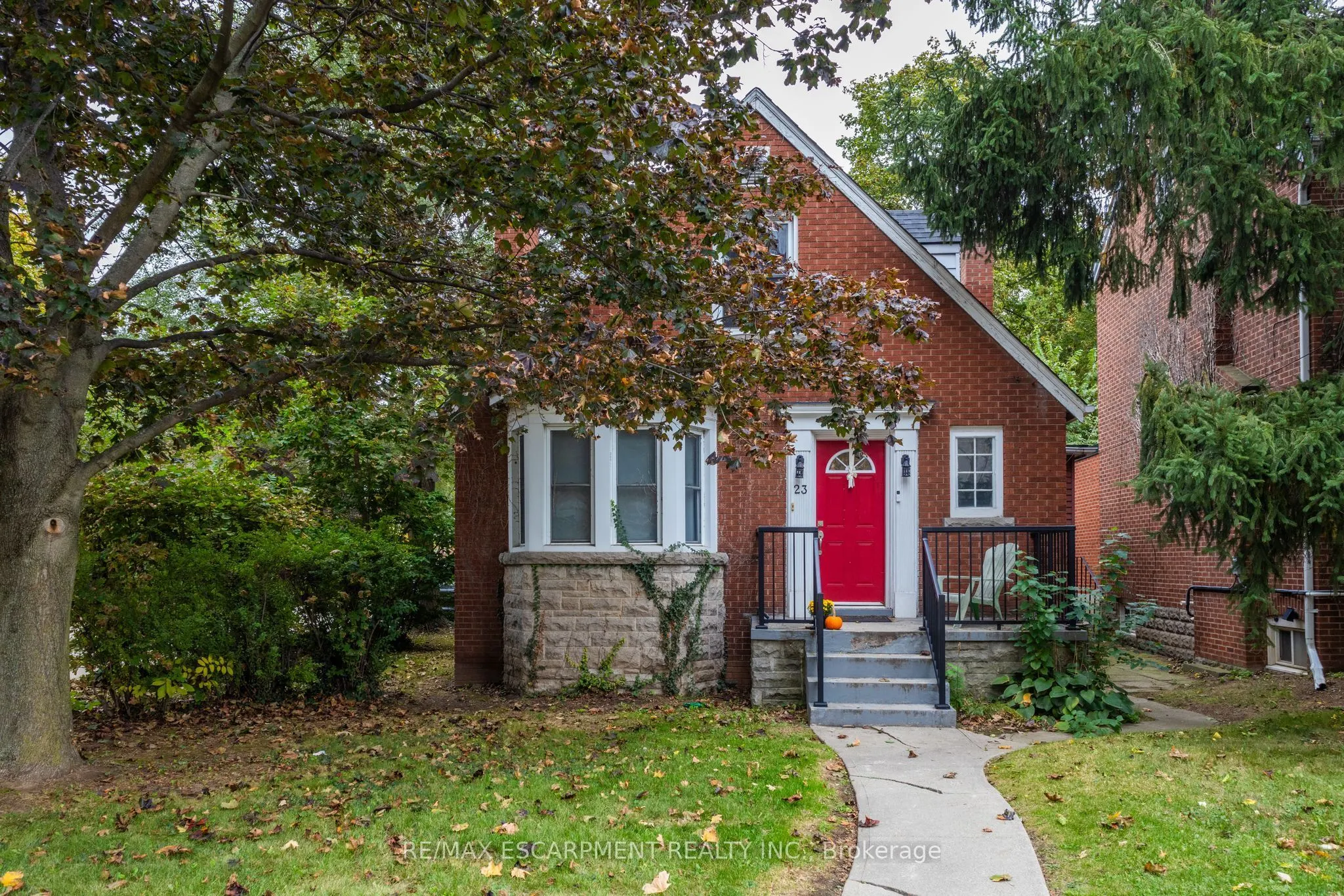 23 Forsyth Avenue S