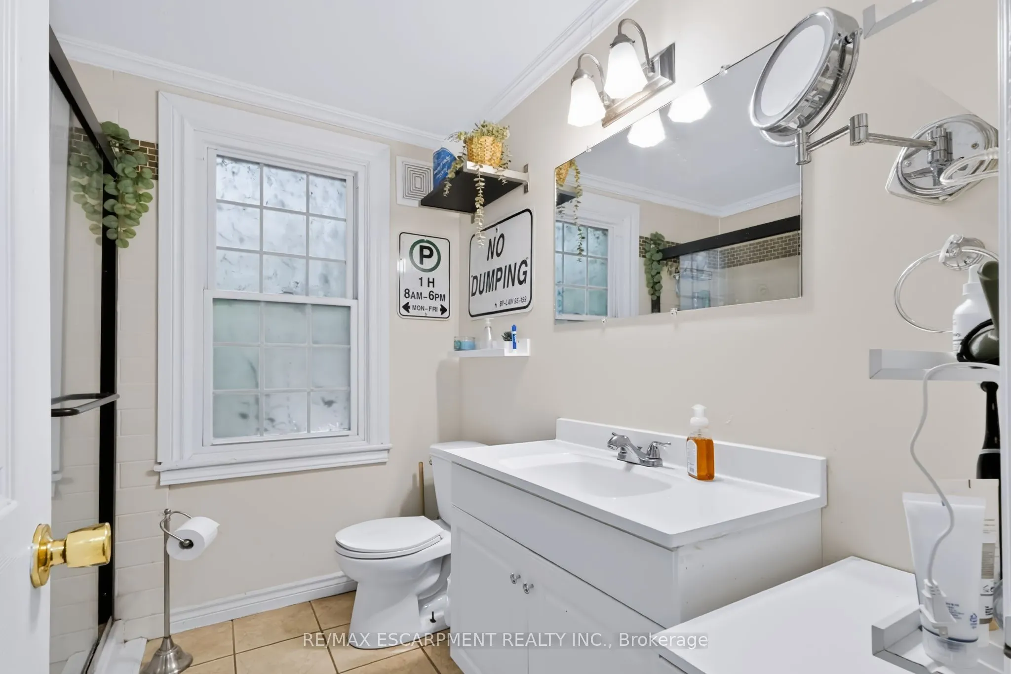 23 Forsyth Avenue S