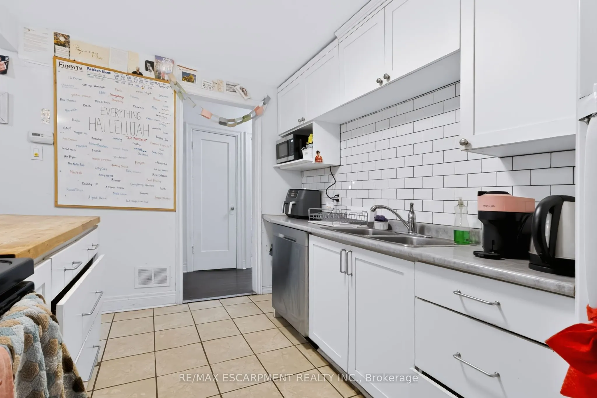 23 Forsyth Avenue S