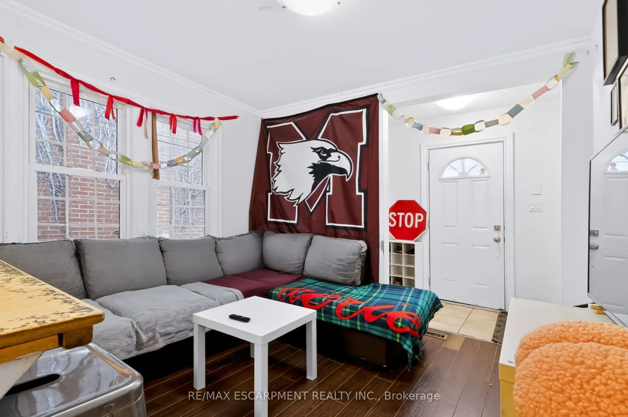 23 Forsyth Avenue S