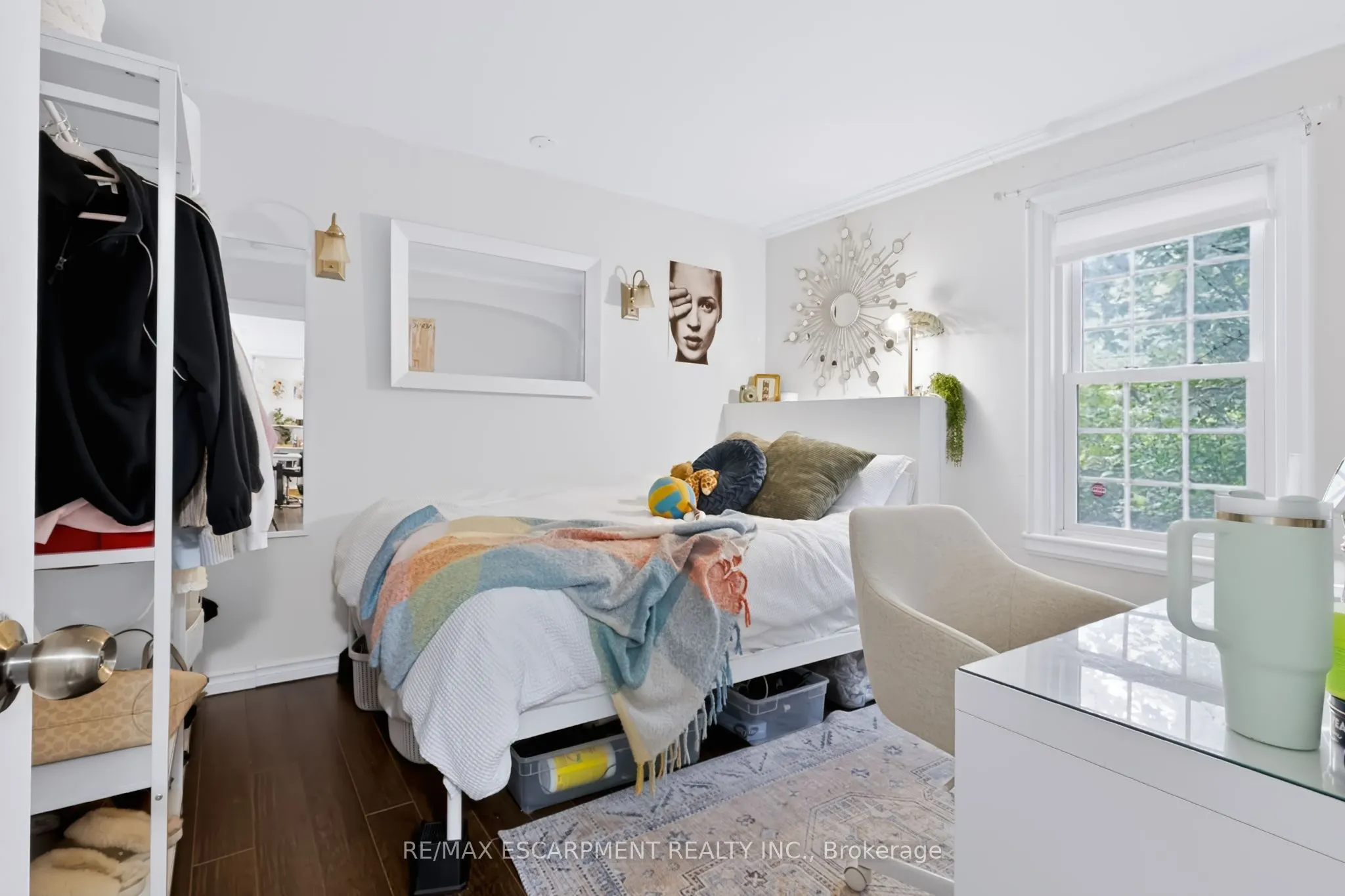 23 Forsyth Avenue S