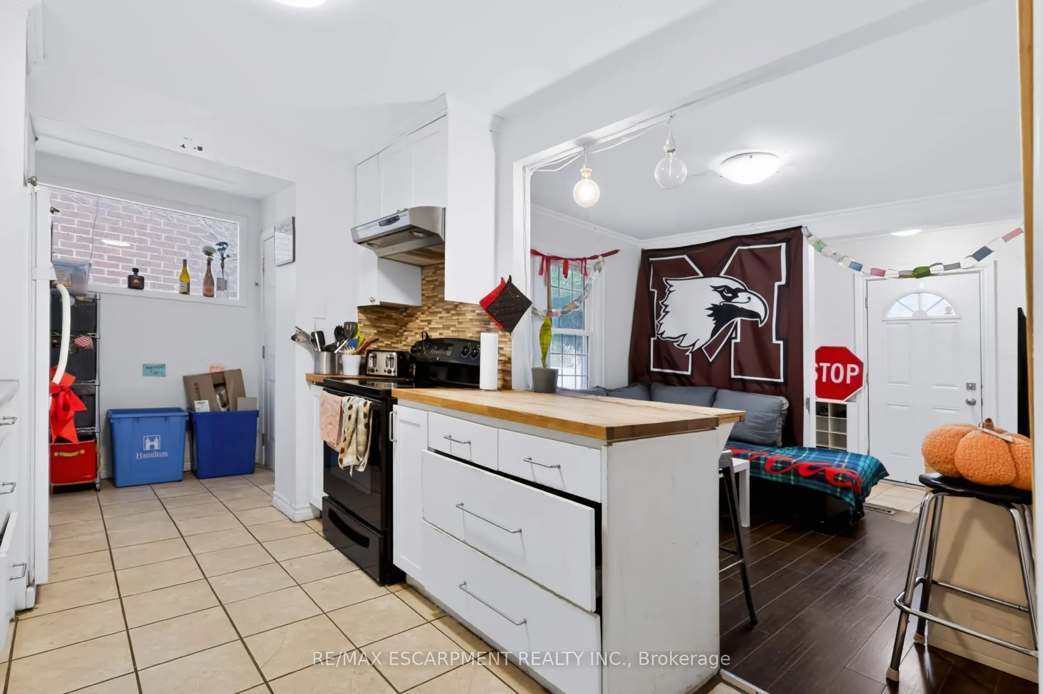 23 Forsyth Avenue S
