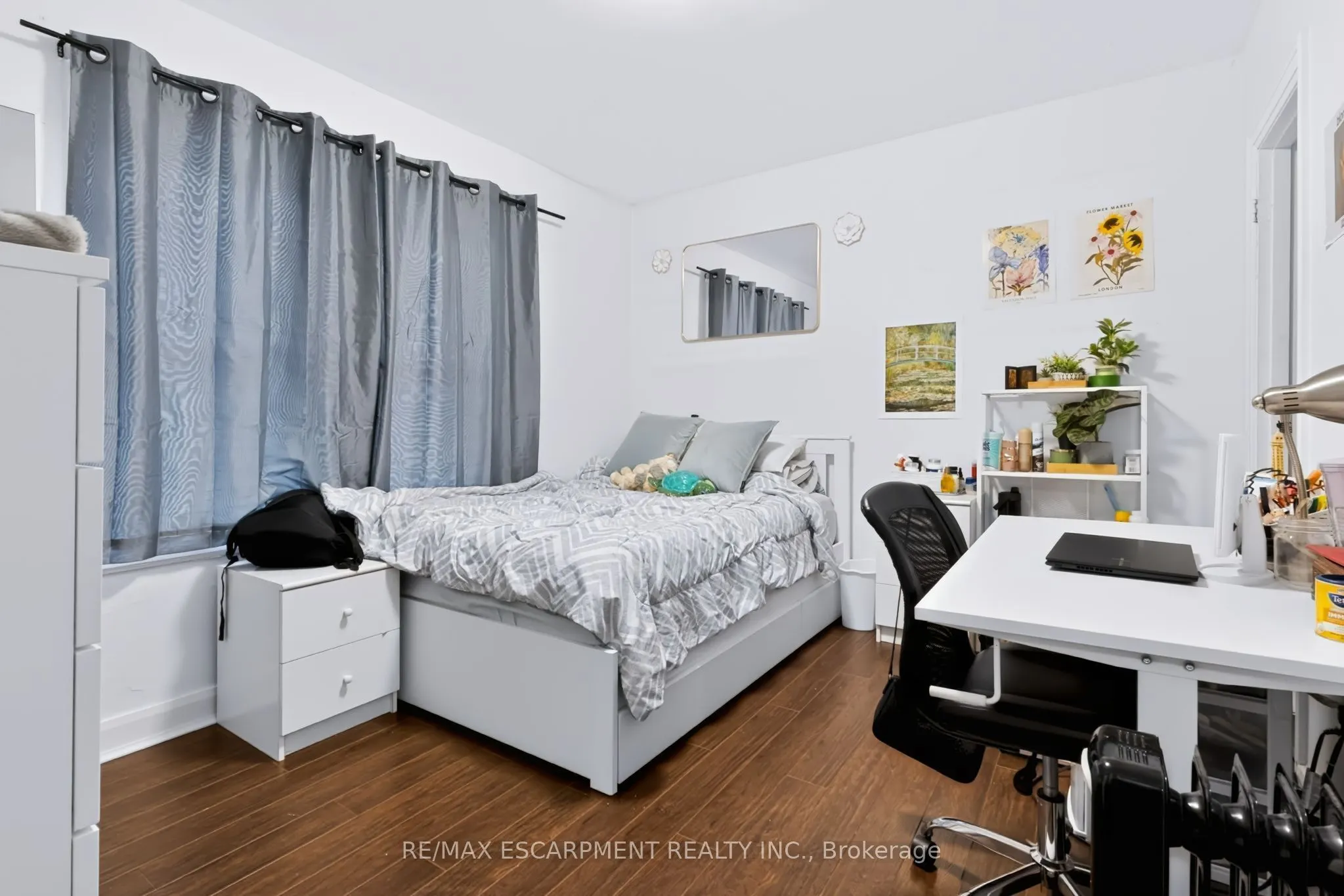 23 Forsyth Avenue S