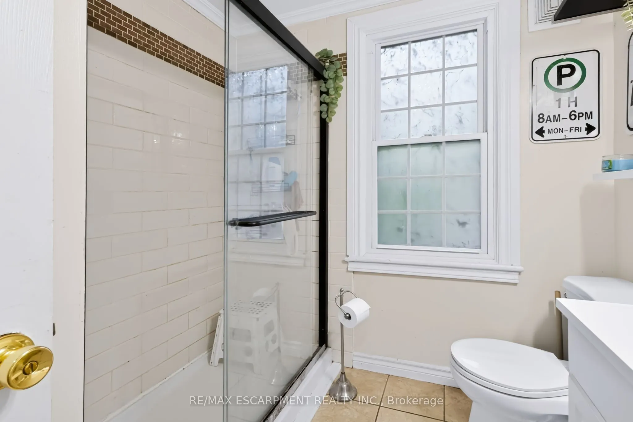 23 Forsyth Avenue S