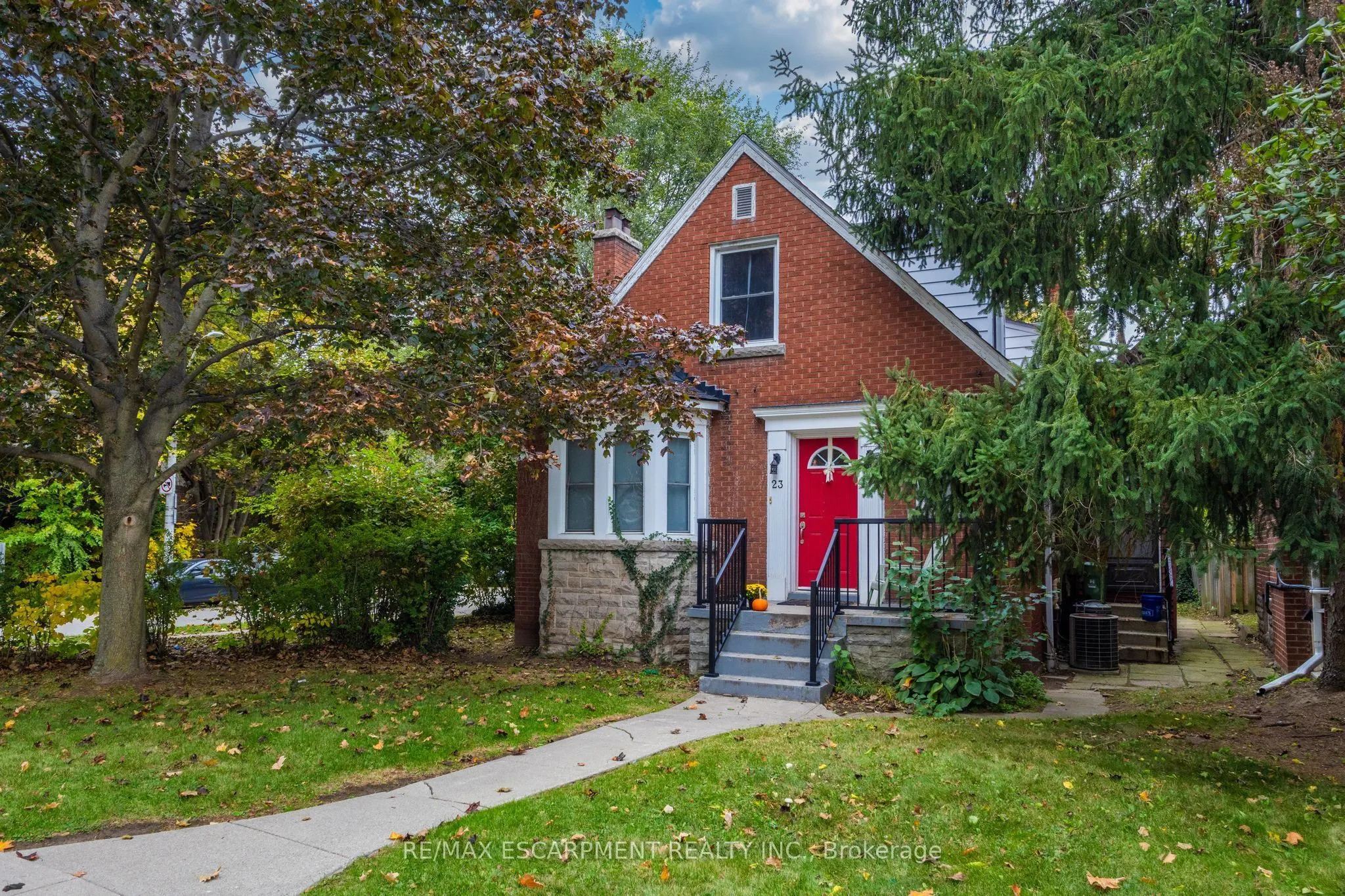 23 Forsyth Avenue S