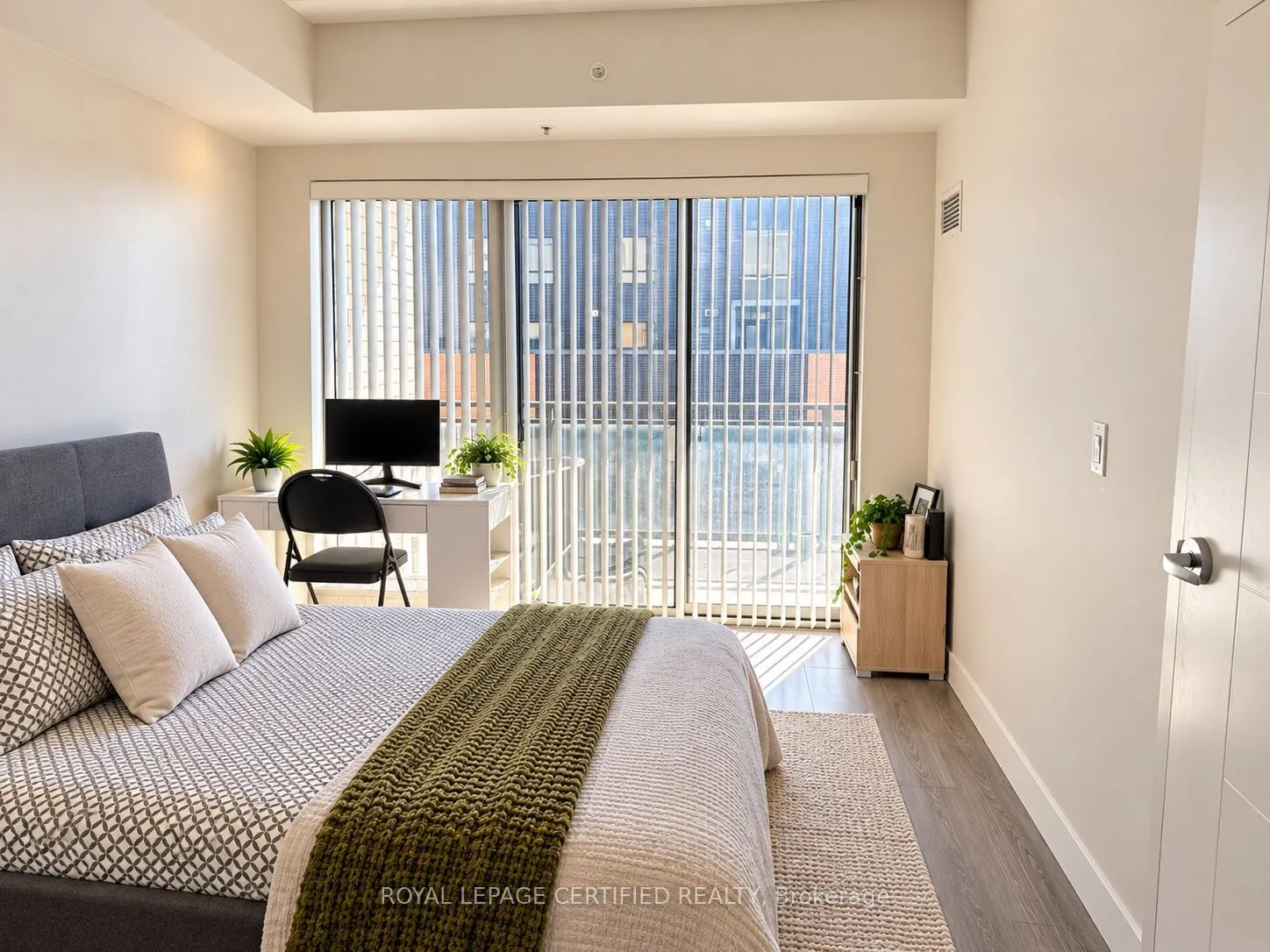 318 Spruce Street S #1001