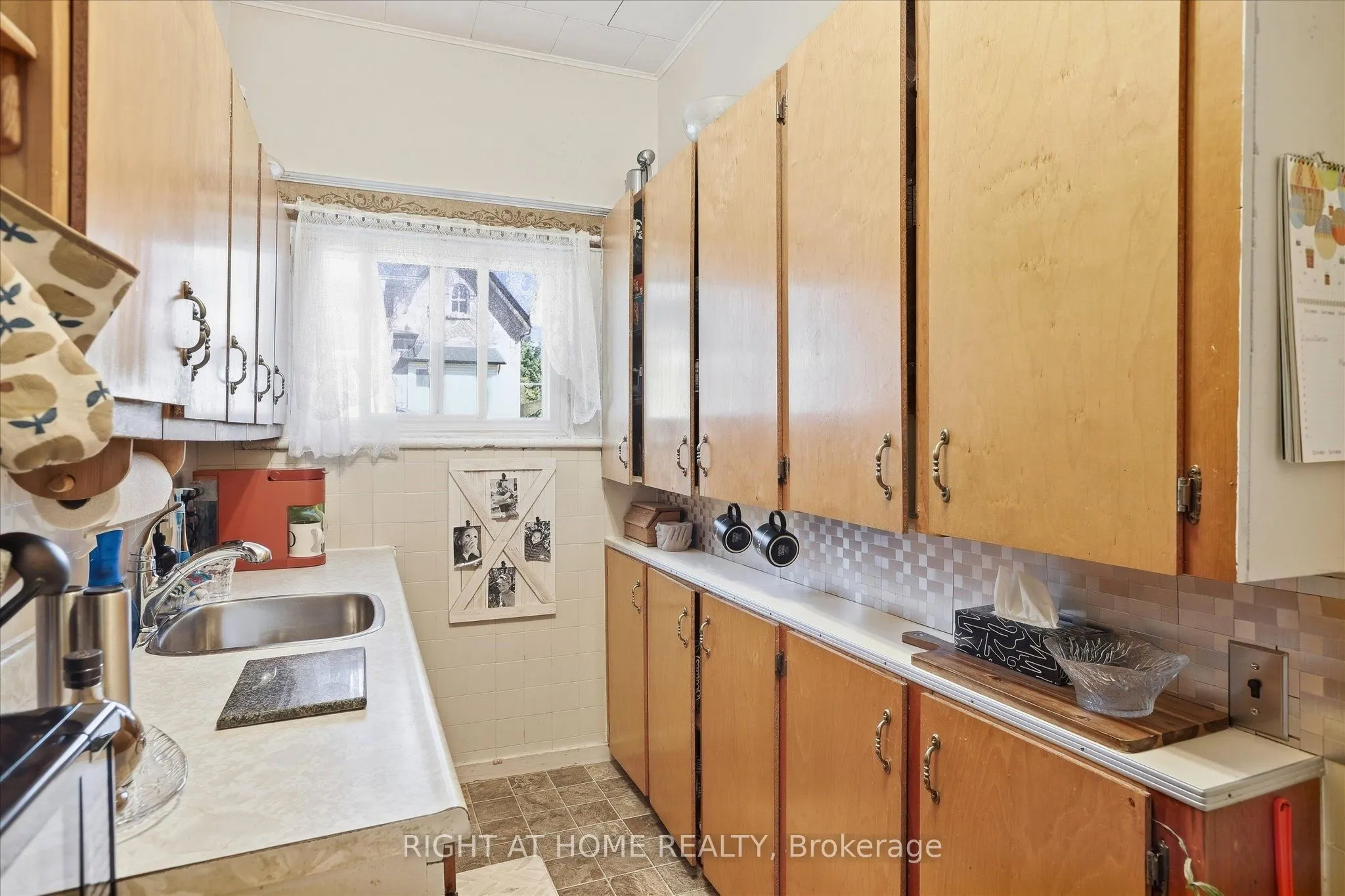33 MELBOURNE Street W