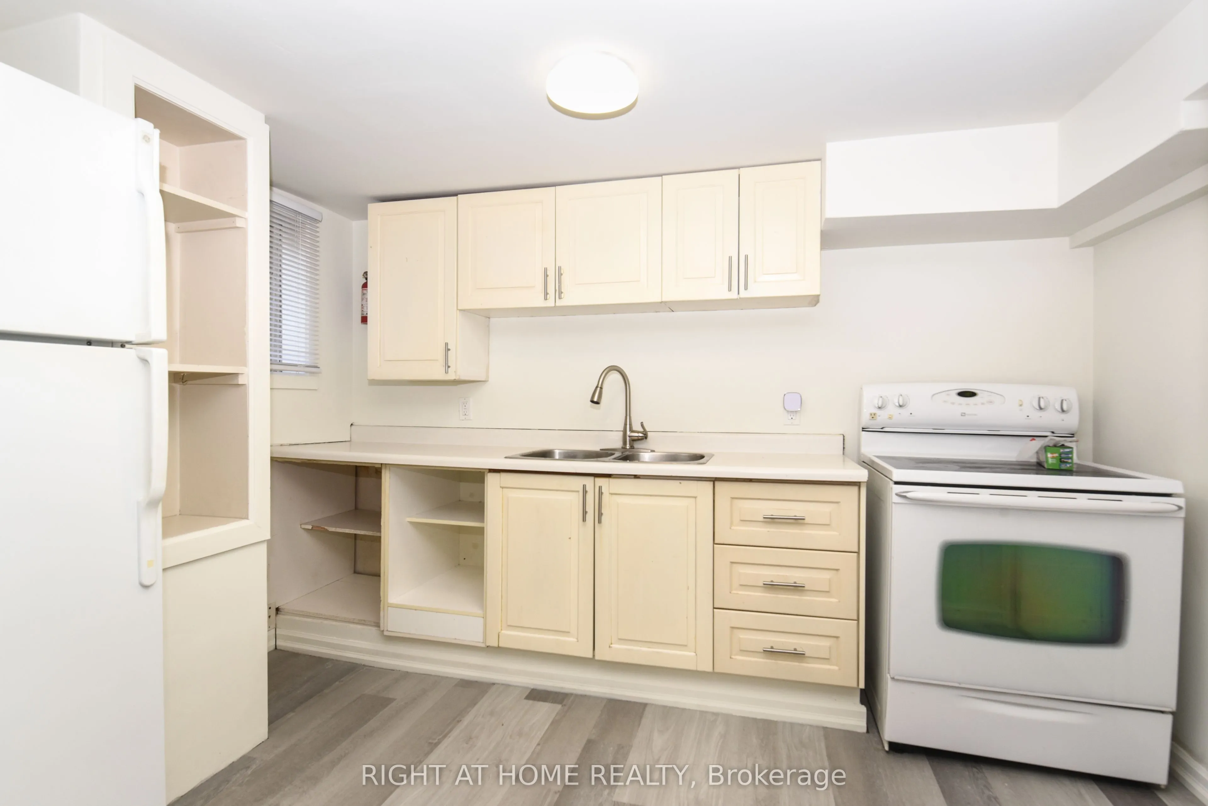33 MELBOURNE Street W
