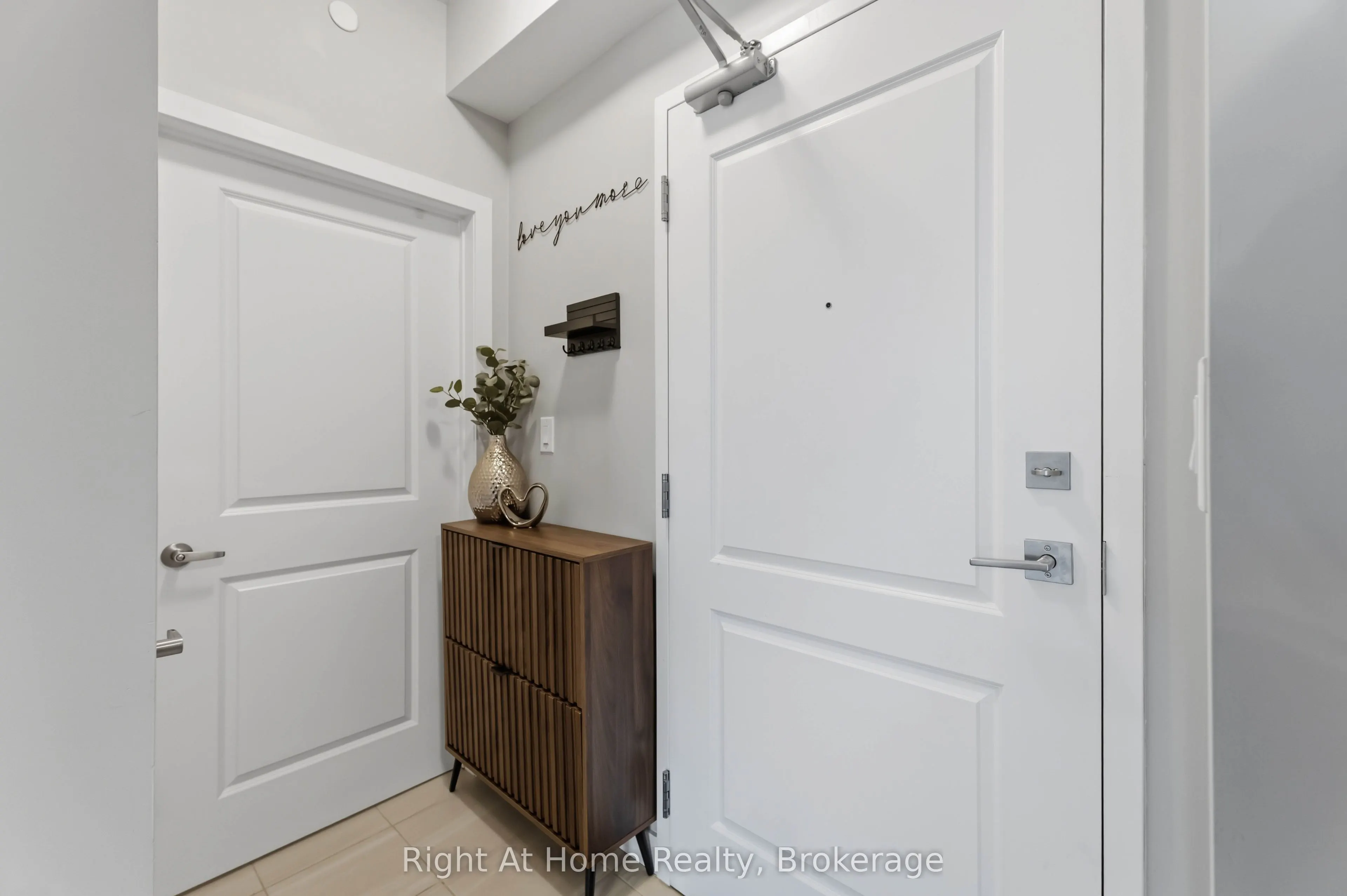 460 Dundas Street E #321