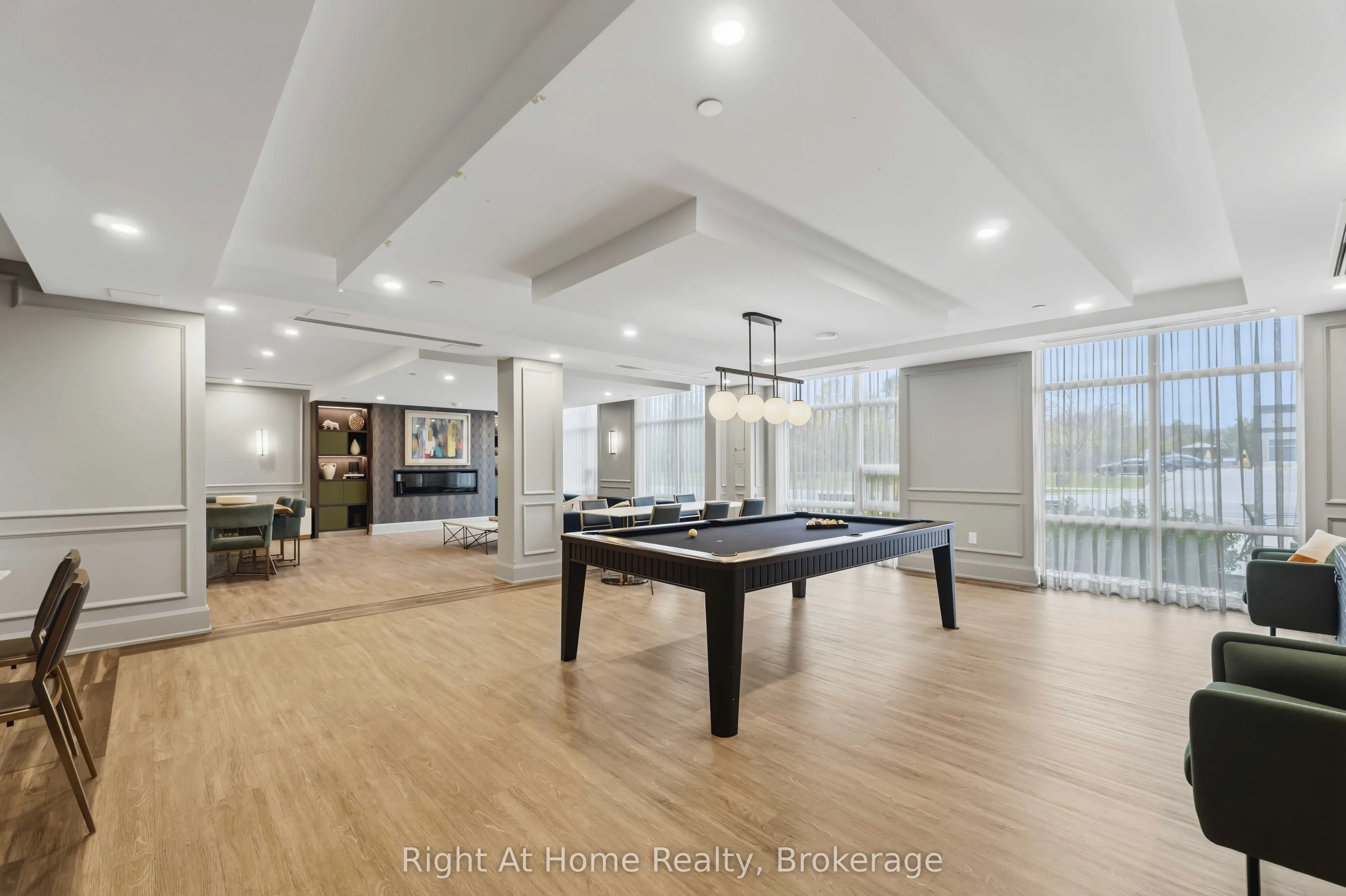 460 Dundas Street E #321