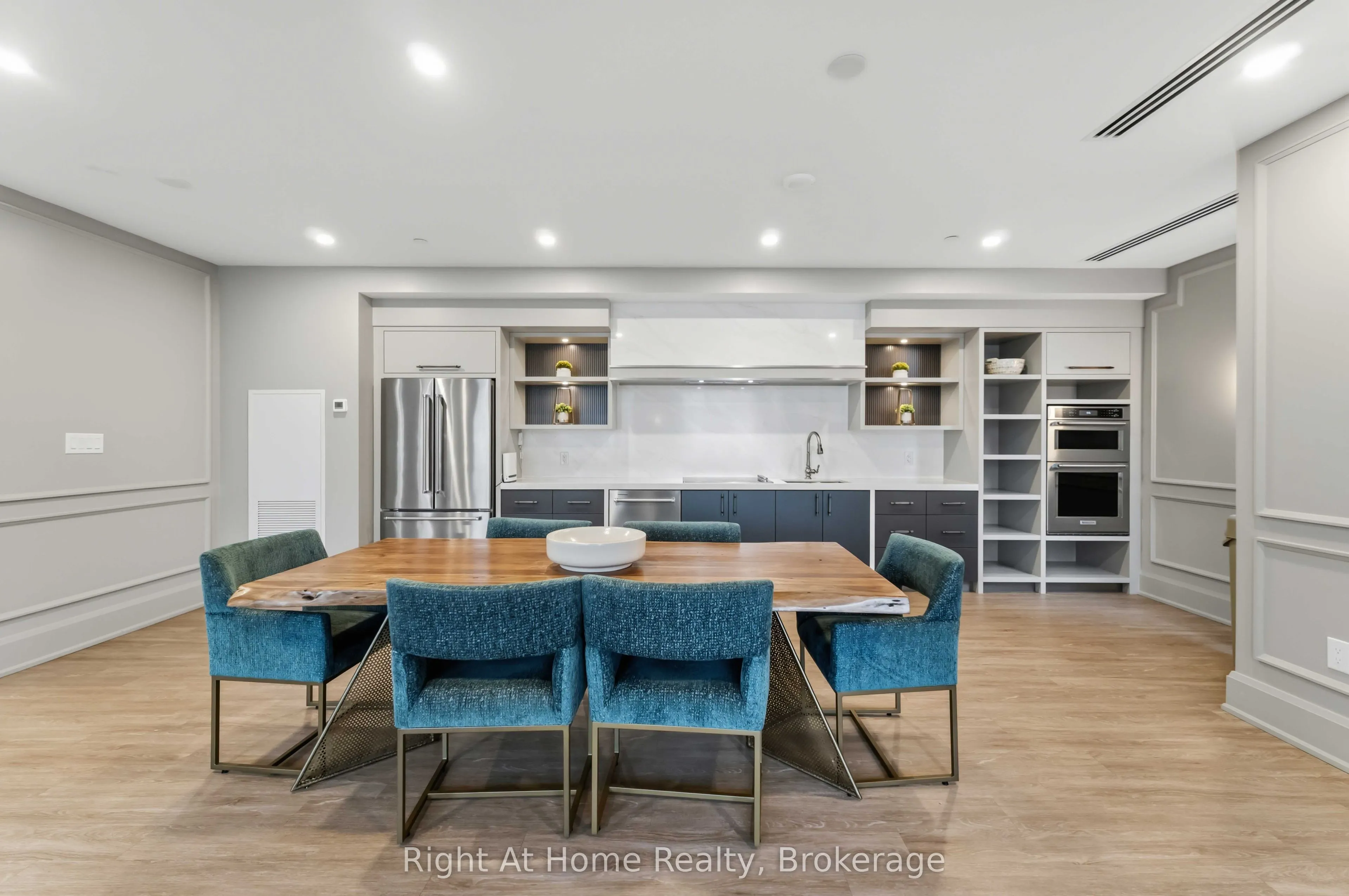 460 Dundas Street E #321