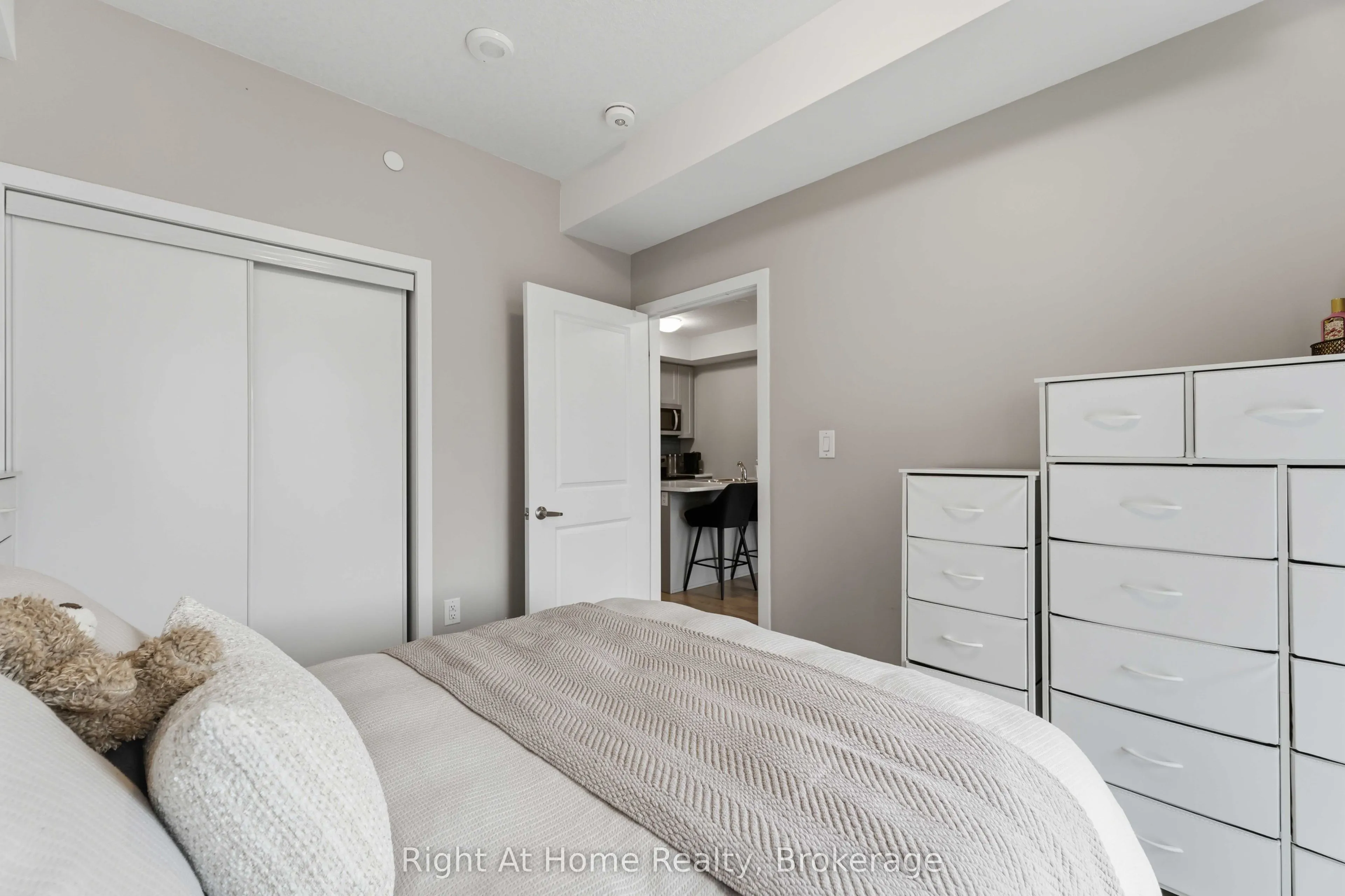 460 Dundas Street E #321