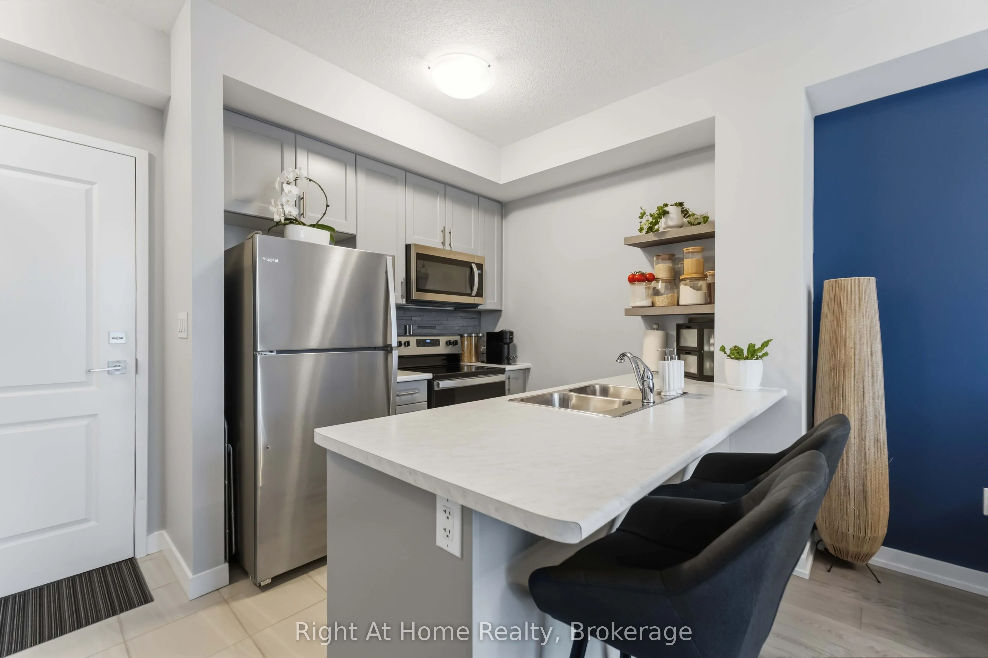 460 Dundas Street E #321