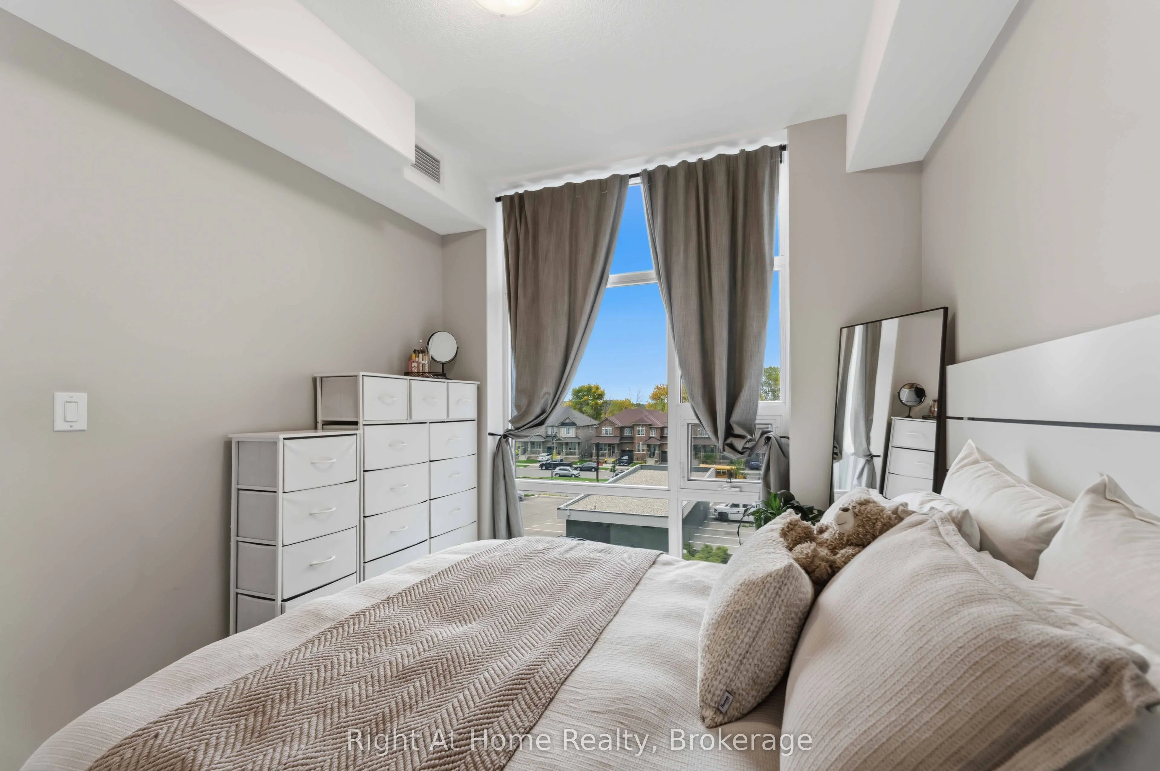 460 Dundas Street E #321