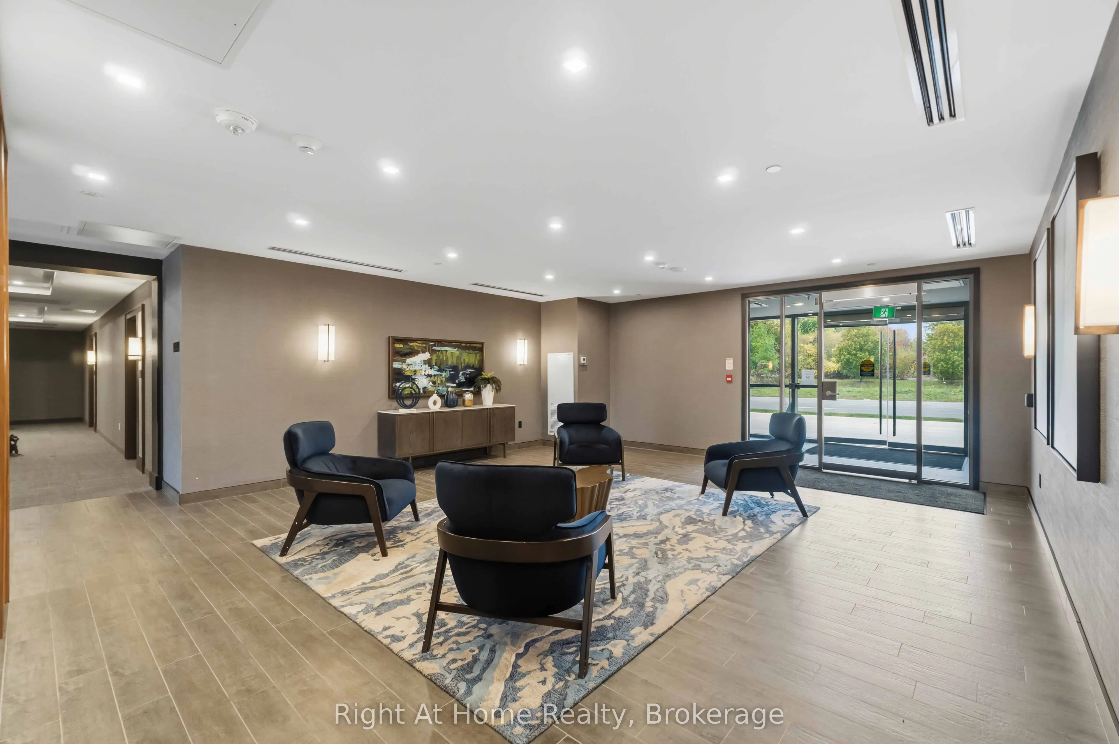 460 Dundas Street E #321